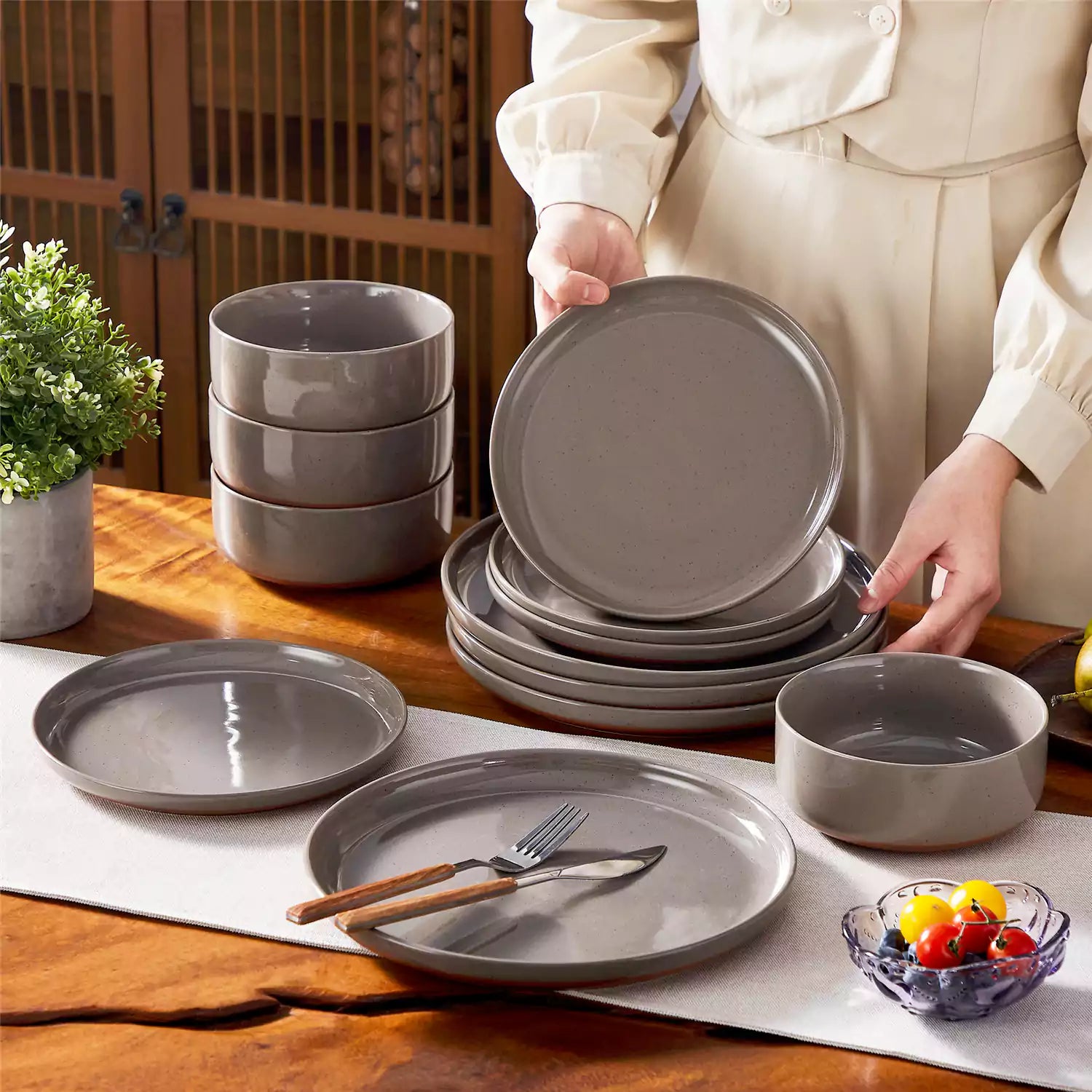 Tara Brown 24 Piece Dinnerware Set for 8