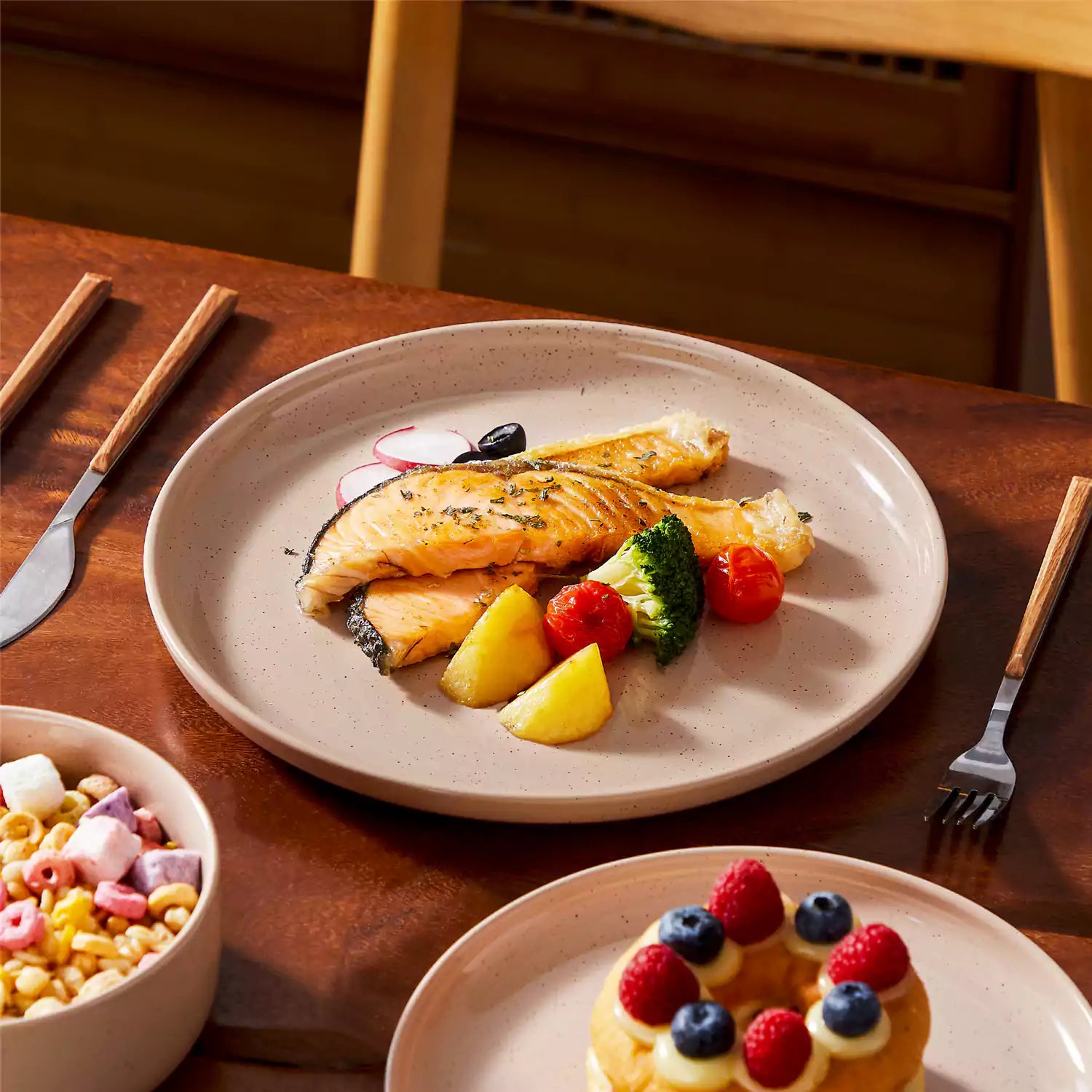 Tara Brown 24 Piece Dinnerware Set for 8