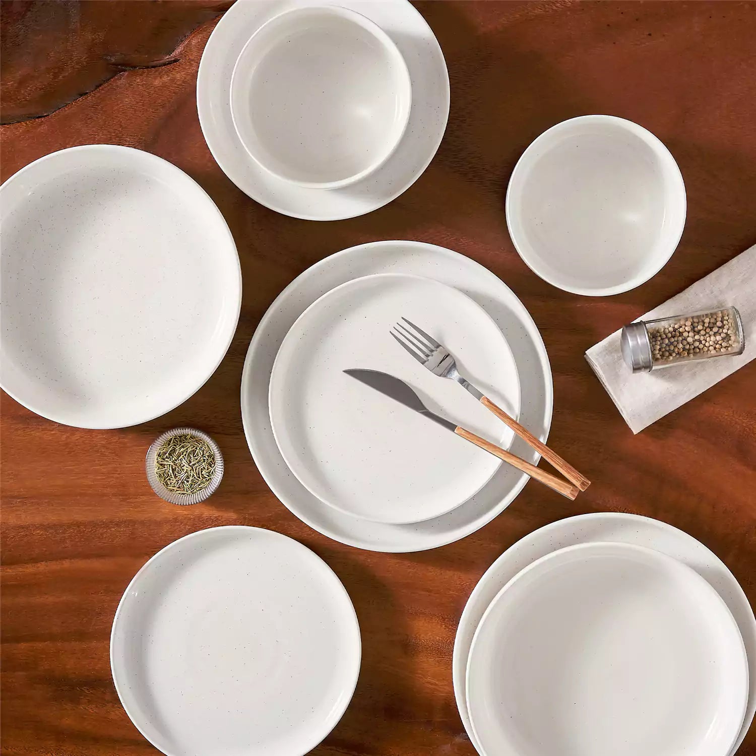 Tara 16 Piece Dinnerware Set