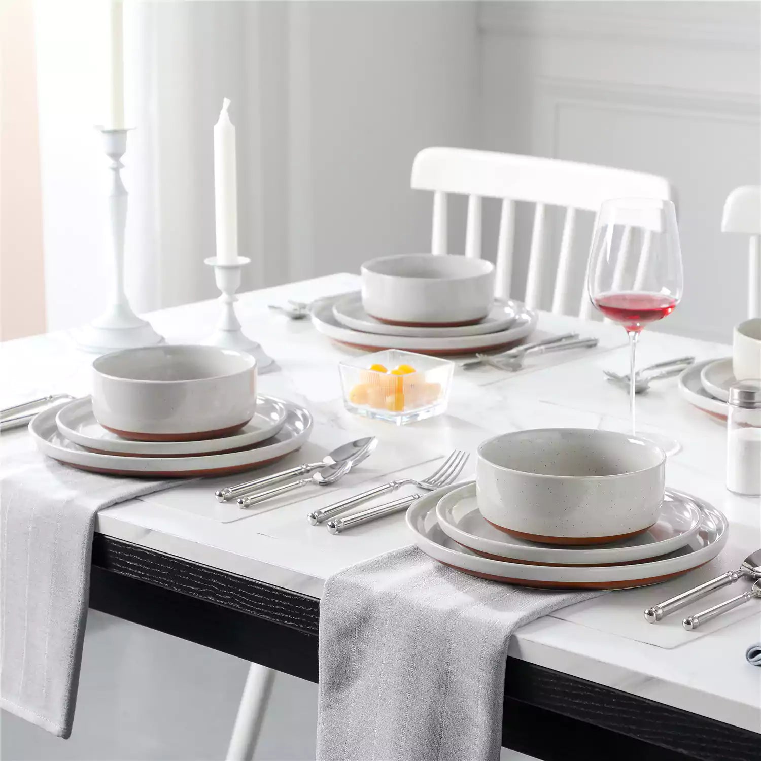 Tara 18 Piece Dinnerware Set