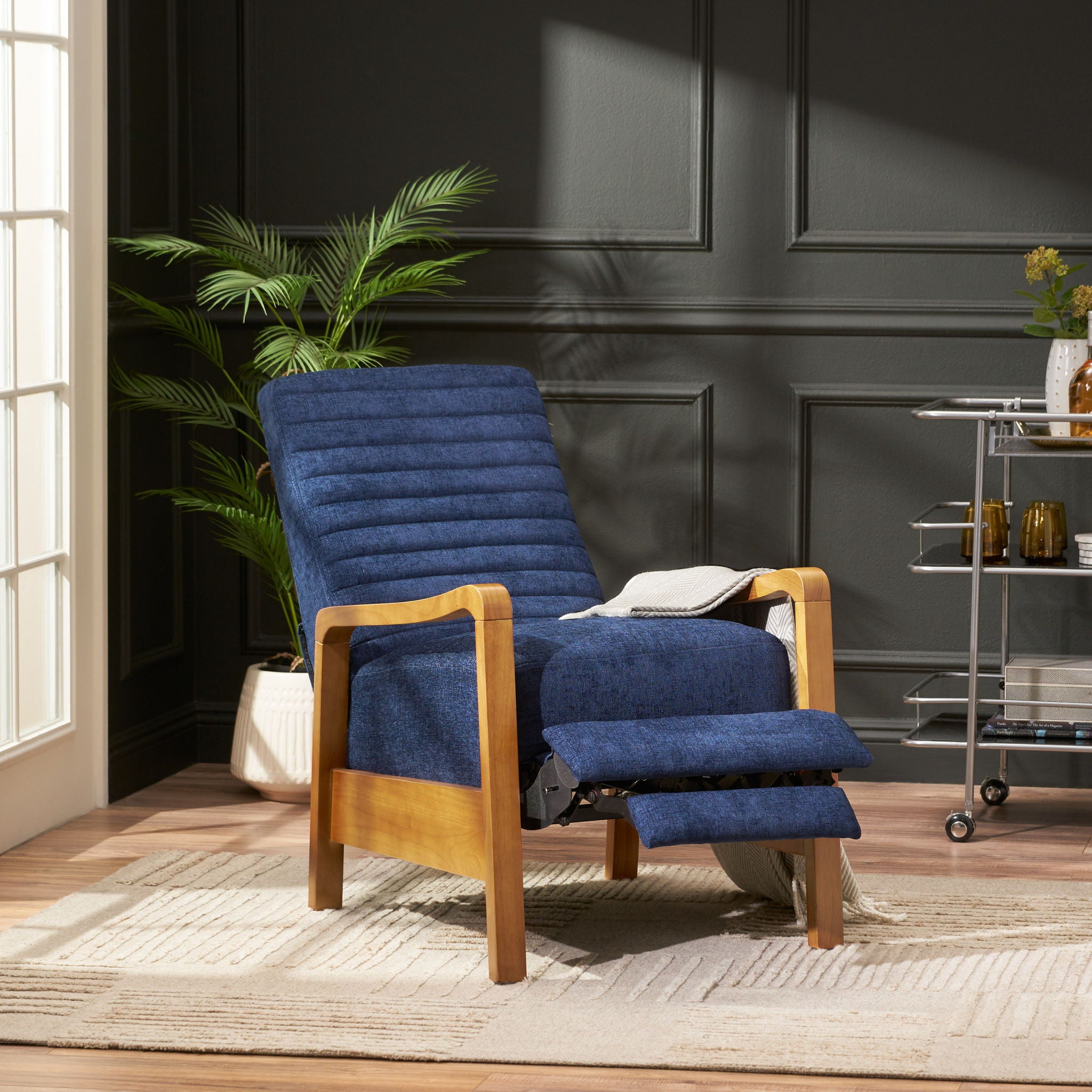 Contemporary Manual Club Recliner