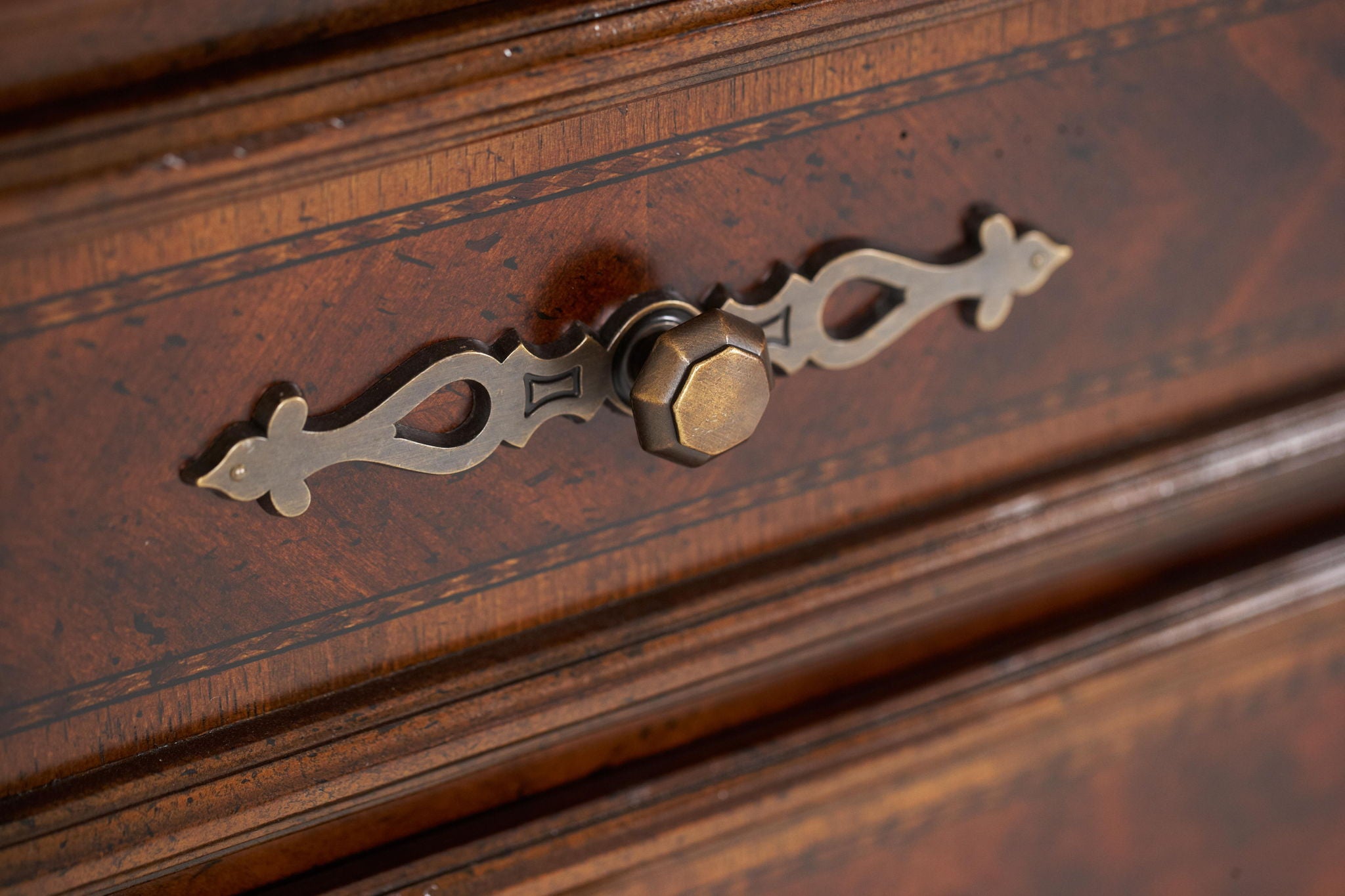 Windsor Court - Sideboard, Mirror