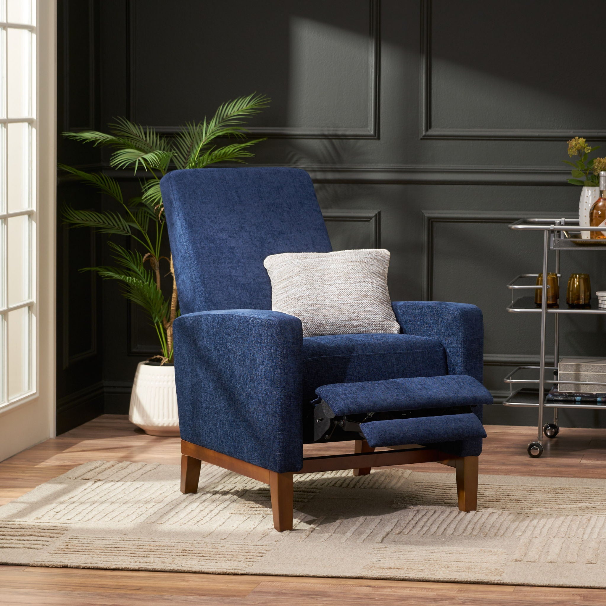 Contemporary Wide Manual Club Recliner