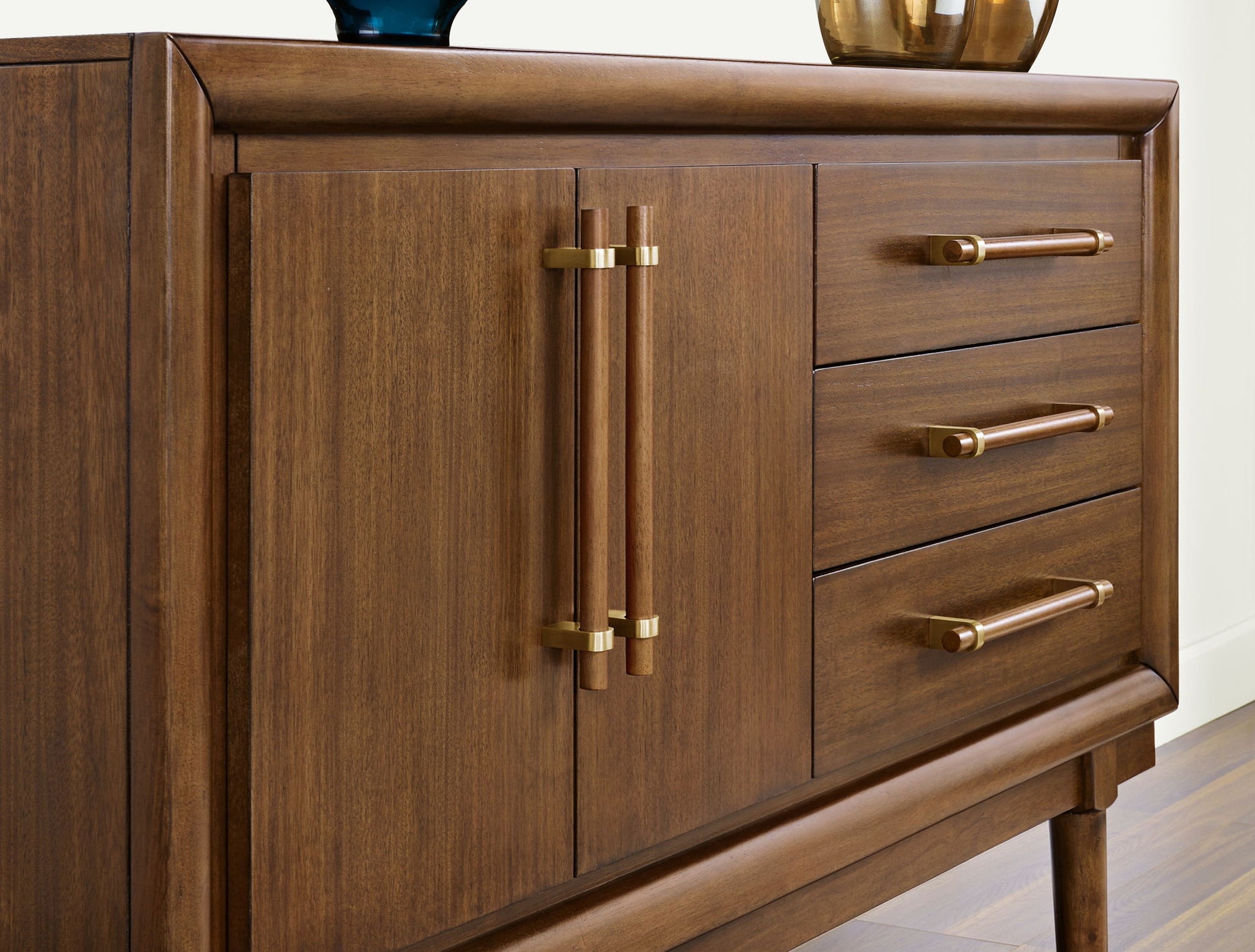 Lyncott - Dining Room Server - Brown - Best Buy Furniture