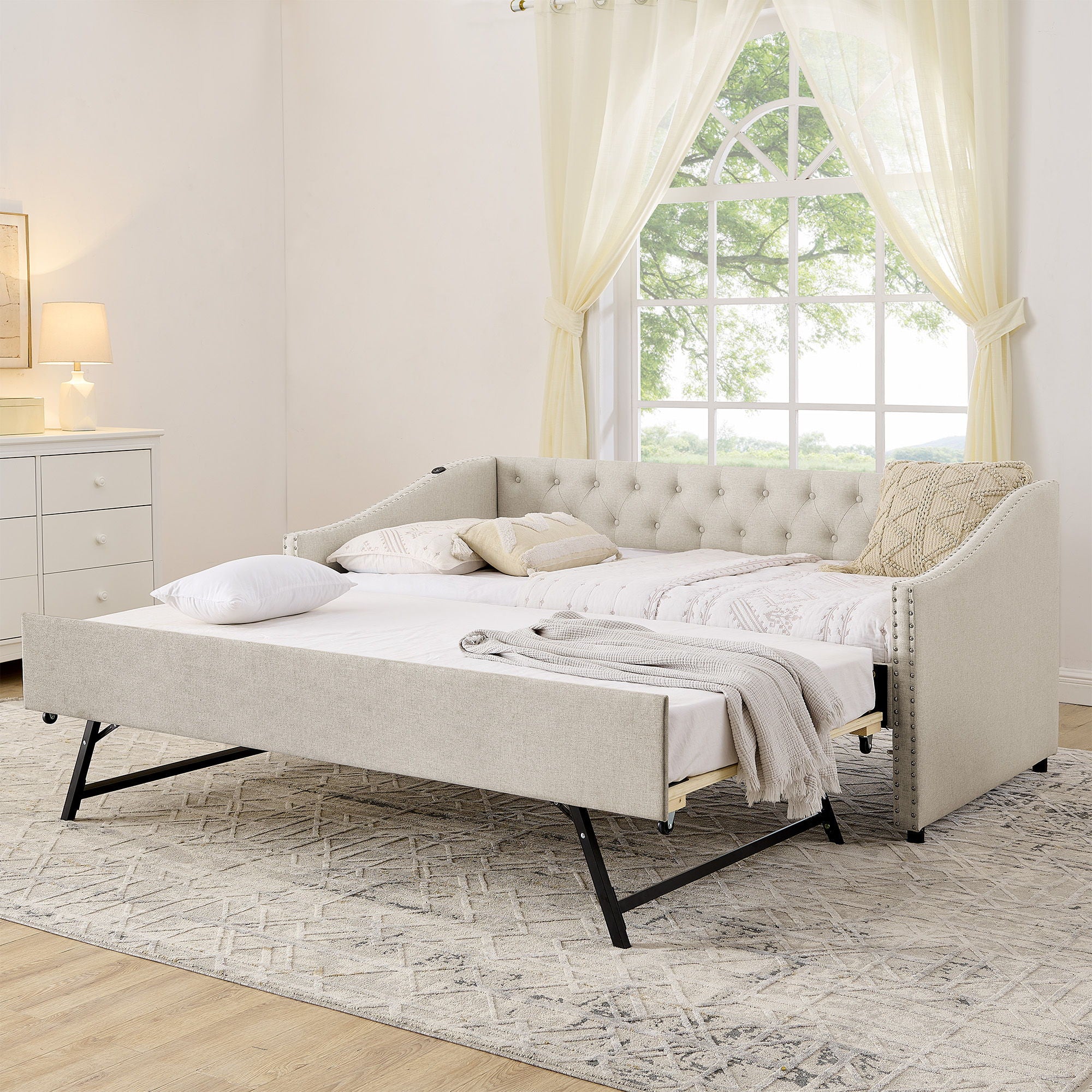 Upholstered Daybed With USB Charging & Pull Out Bed