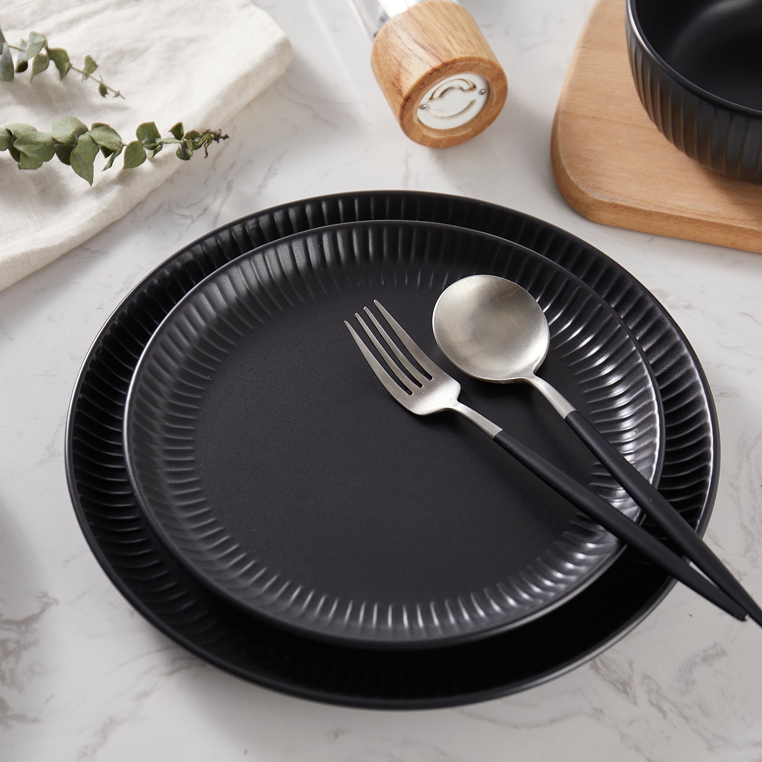 Logan Stoneware Dinnerware Set - Black
