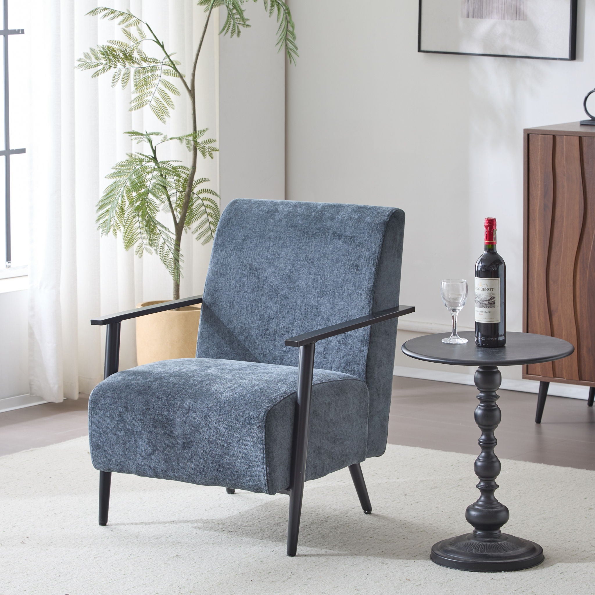 Modern Lounge Chair With Polyester Upholstery