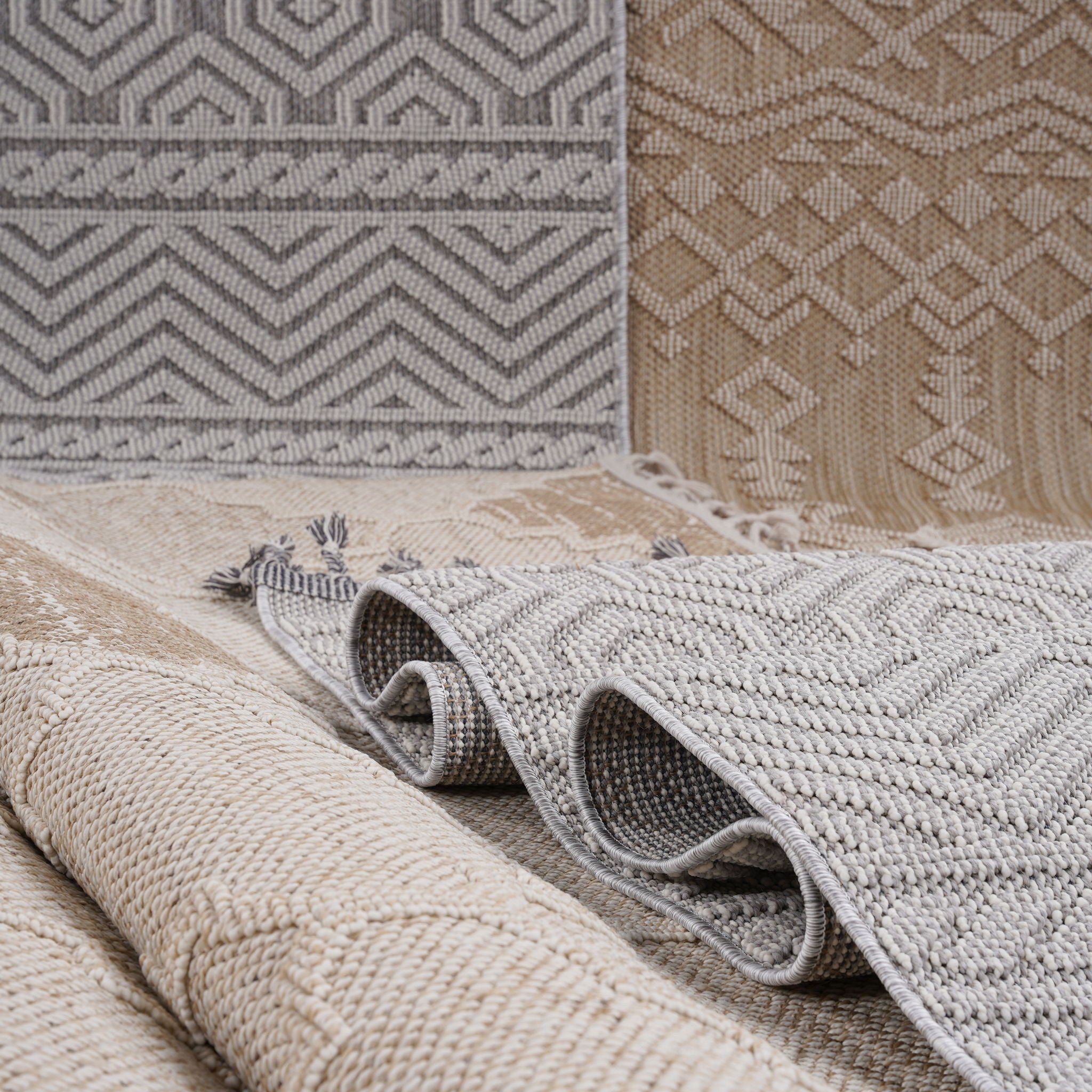 Guros - 4' X 6' Trellis Indoor / Outdoor Area Rug - Ivory