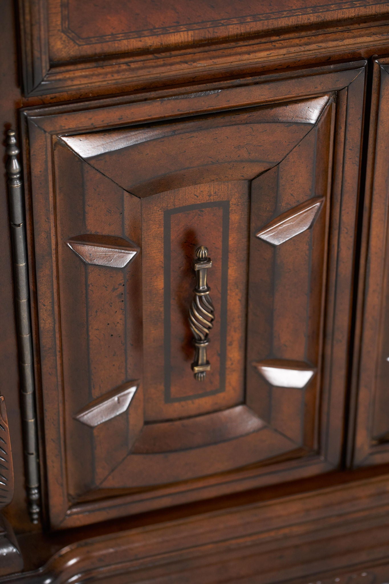 Windsor Court - Sideboard, Mirror
