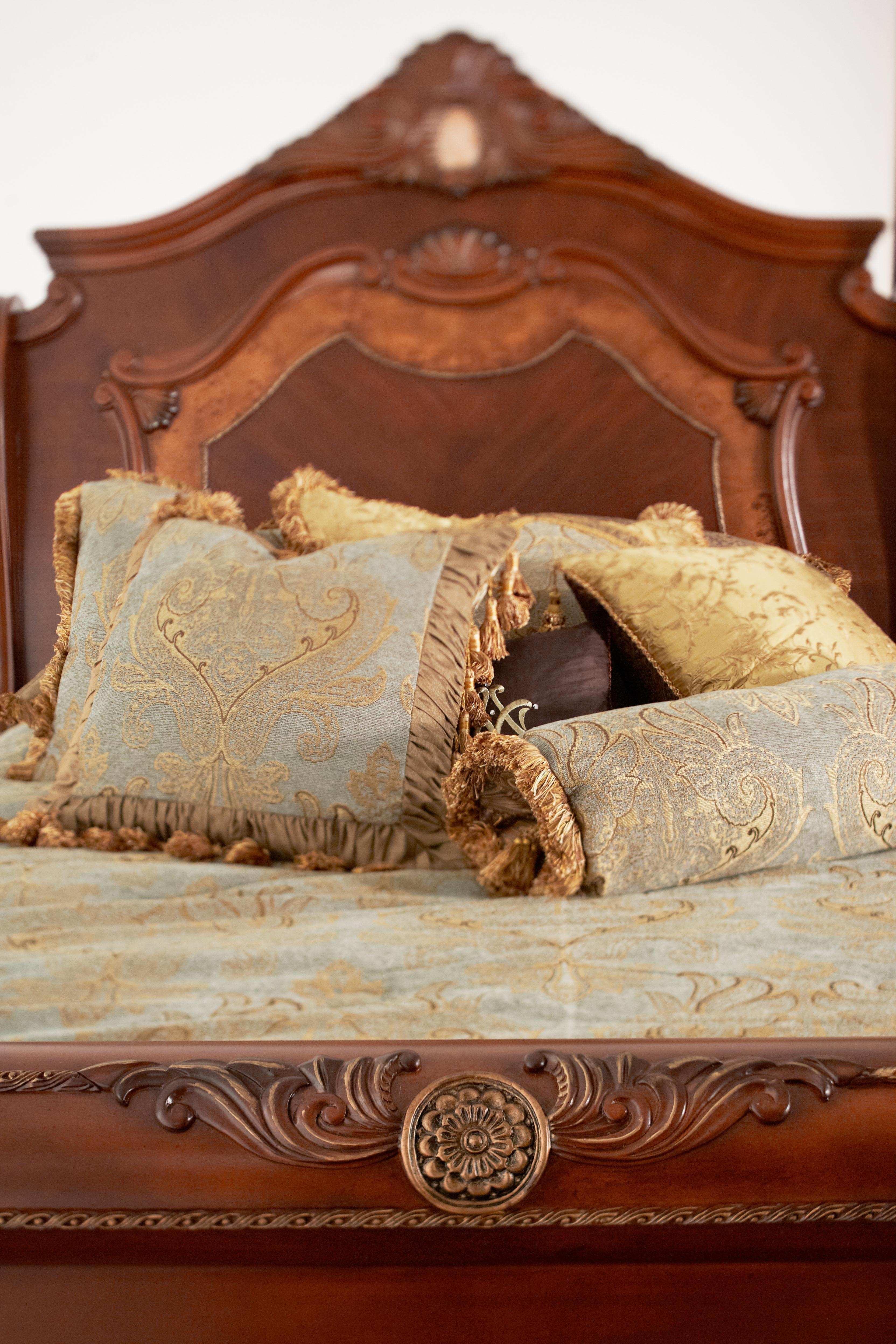 Cortina - Sleigh Bed