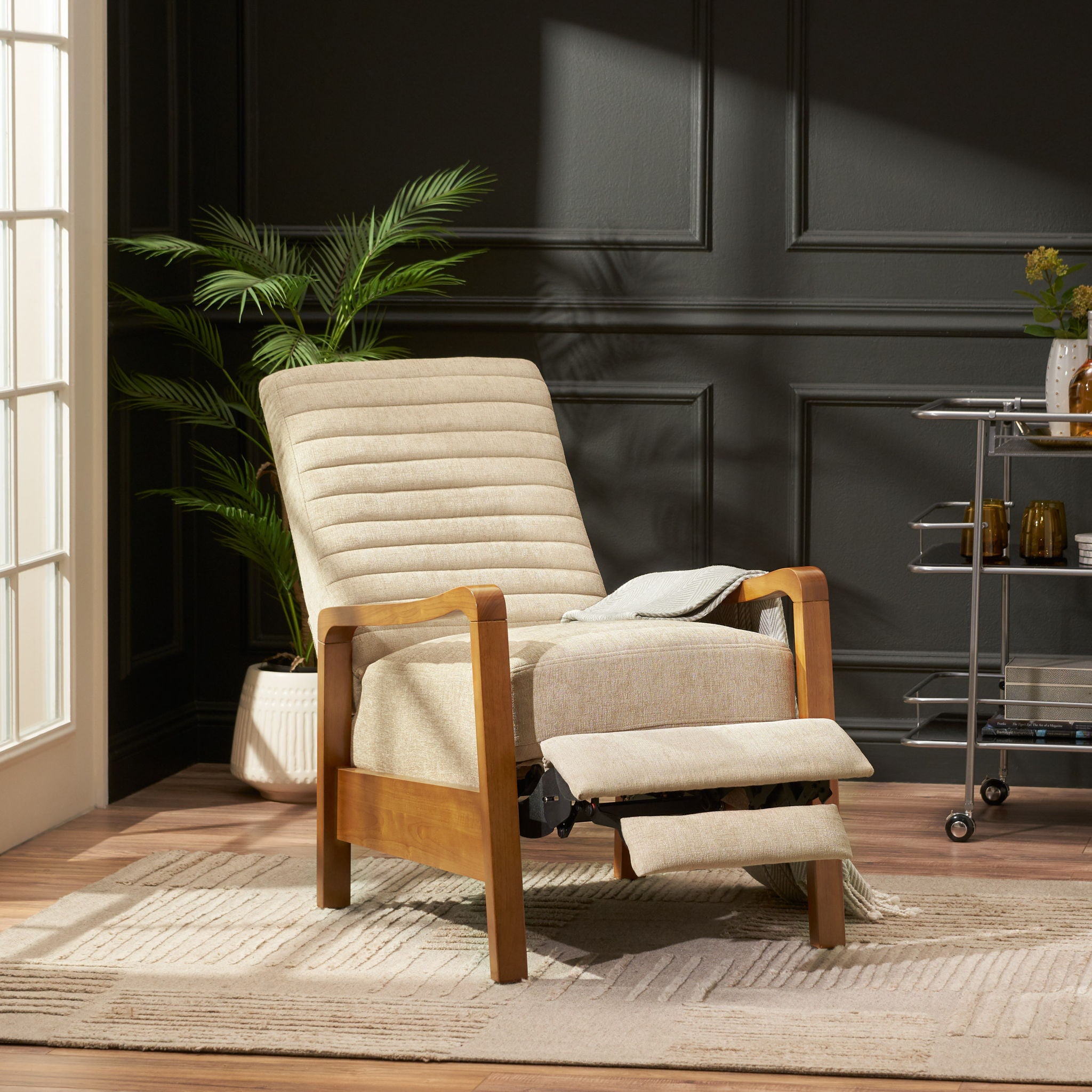 Contemporary Manual Club Recliner