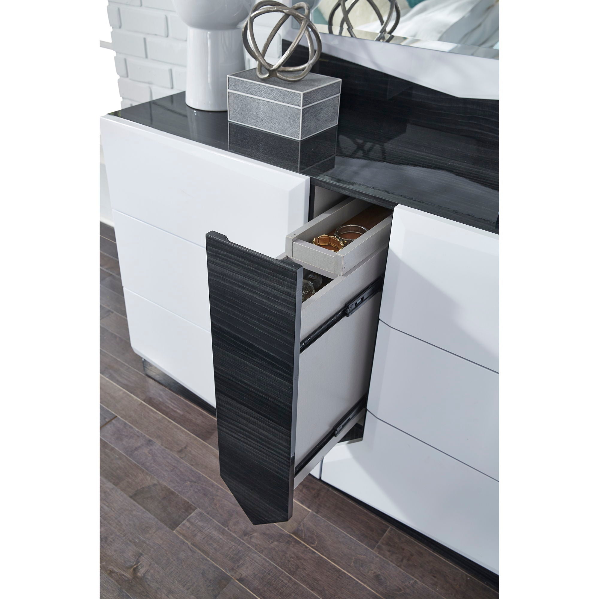 Vios - Zebra High Gloss Dresser - White