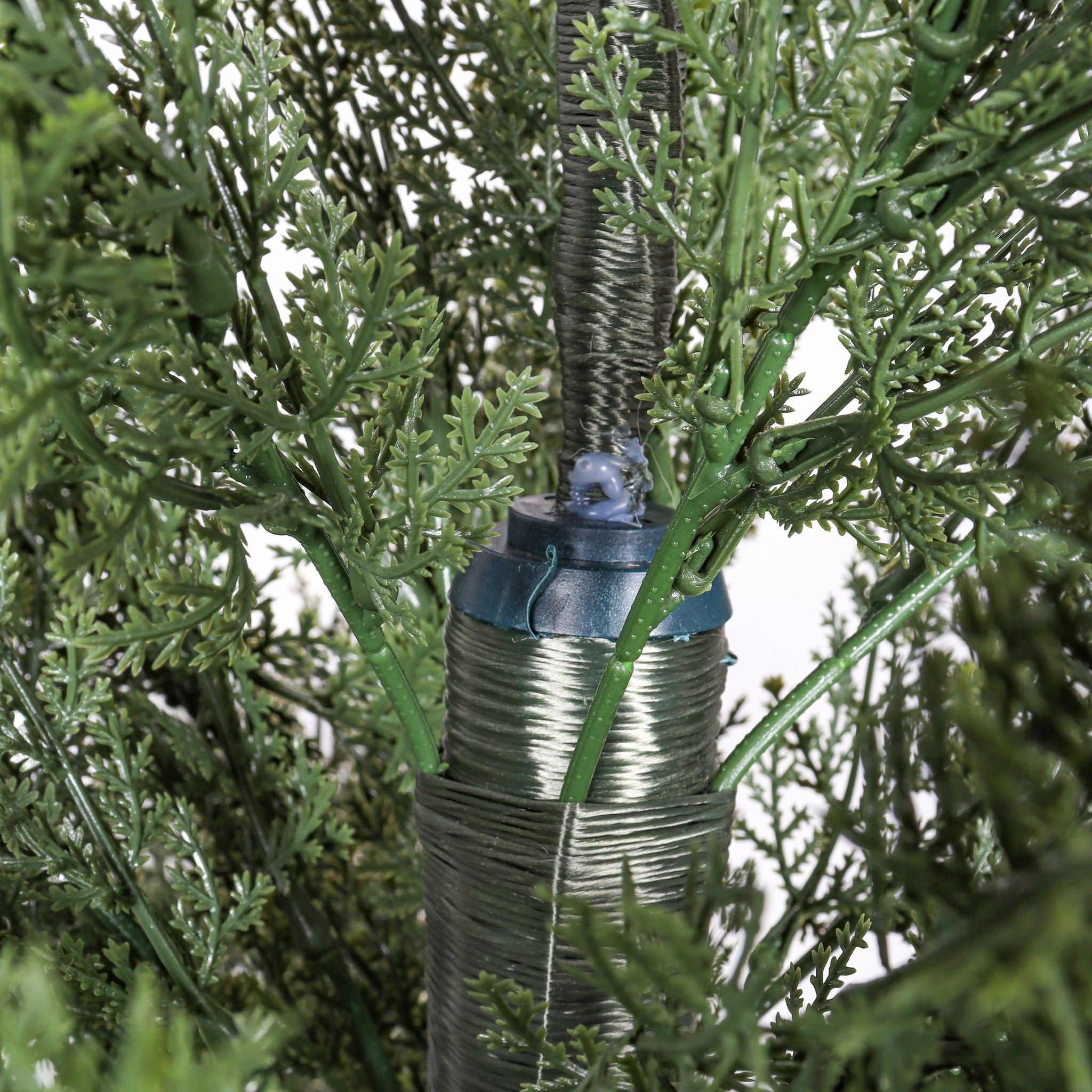 Realistic Artificial Cypress Tree, UV Resistant Indoor / Outdoor Topiary Plant For Decoration - Green Leaves