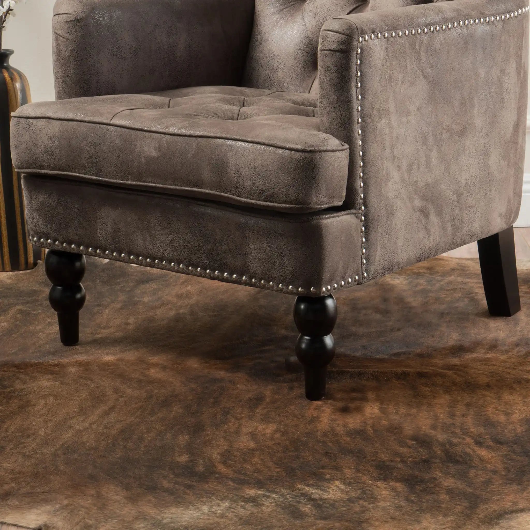 Vitality - Club Chair With Button Tufted Diamond Stitching And Turned Legs