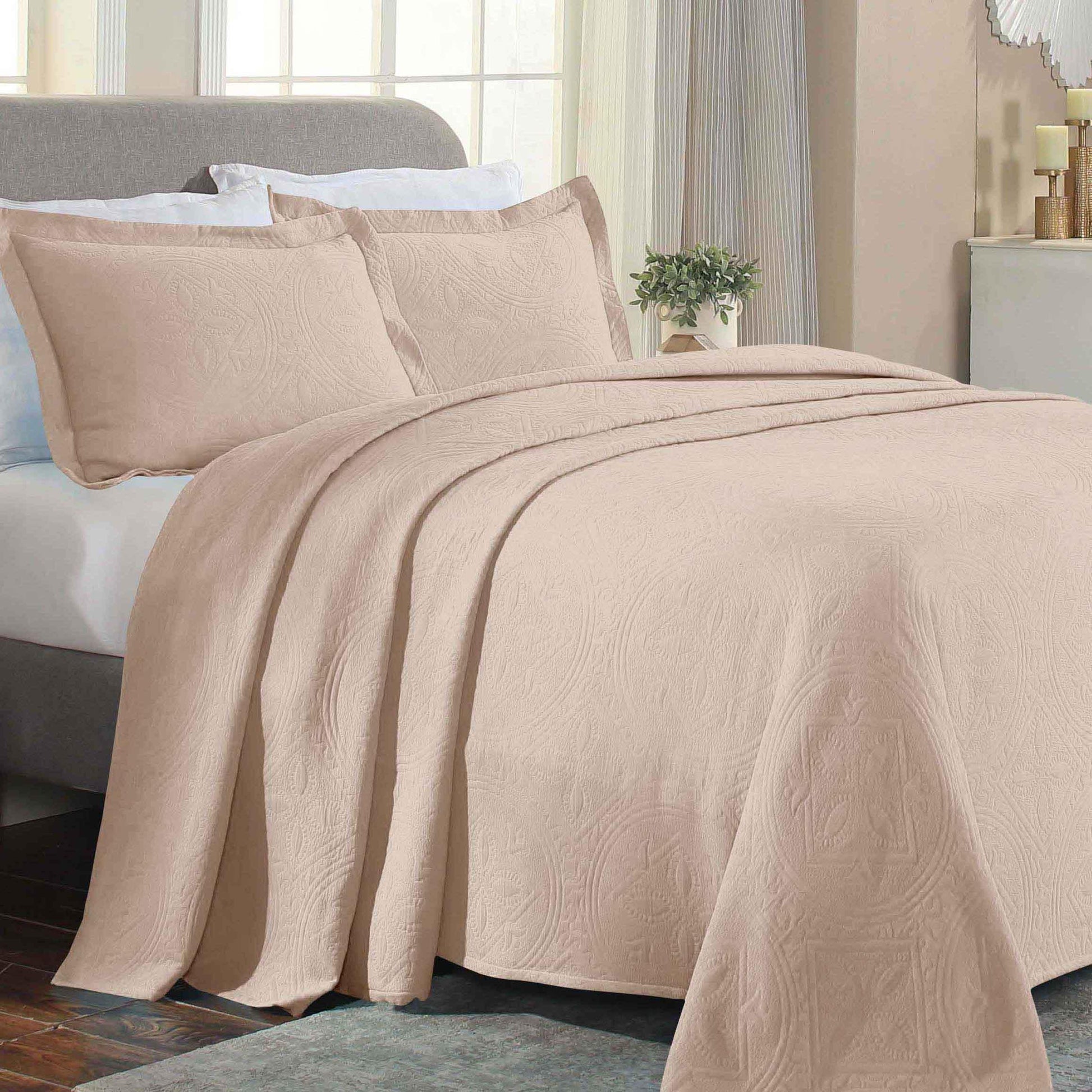 Celtic Circle Cotton Jacquard Matelasse Bedspread Set - Bedspread by Superior Brand