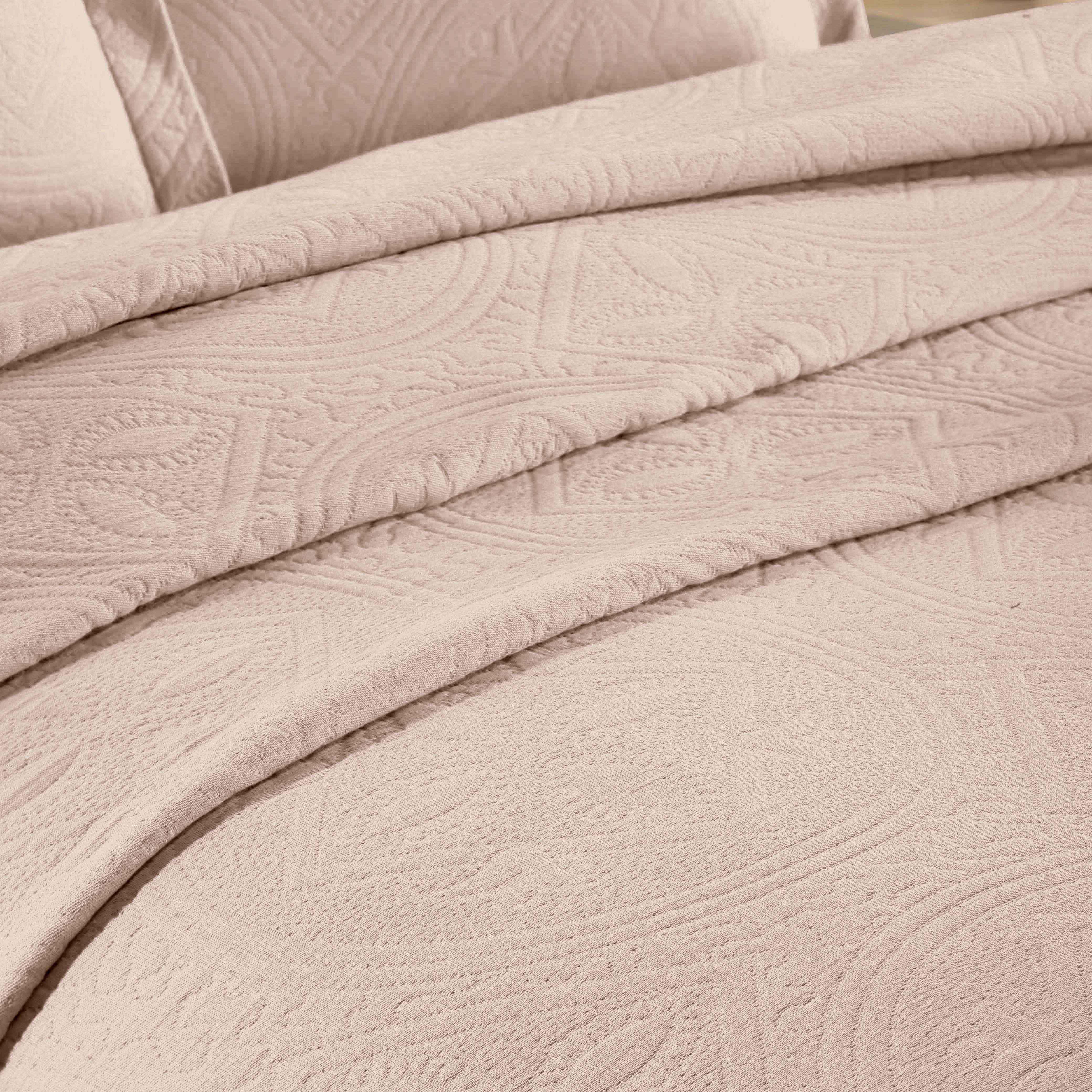Celtic Circle Cotton Jacquard Matelasse Bedspread Set - Bedspread by Superior Brand