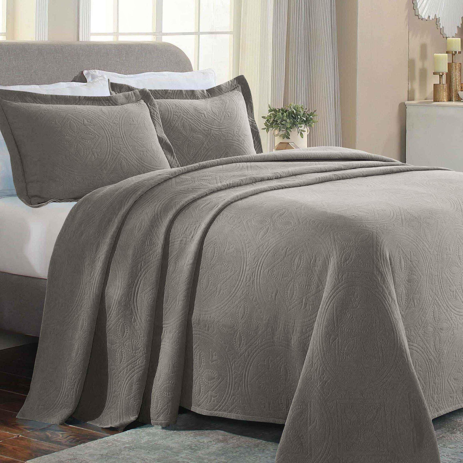 Celtic Circle Cotton Jacquard Matelasse Bedspread Set - Bedspread by Superior Brand