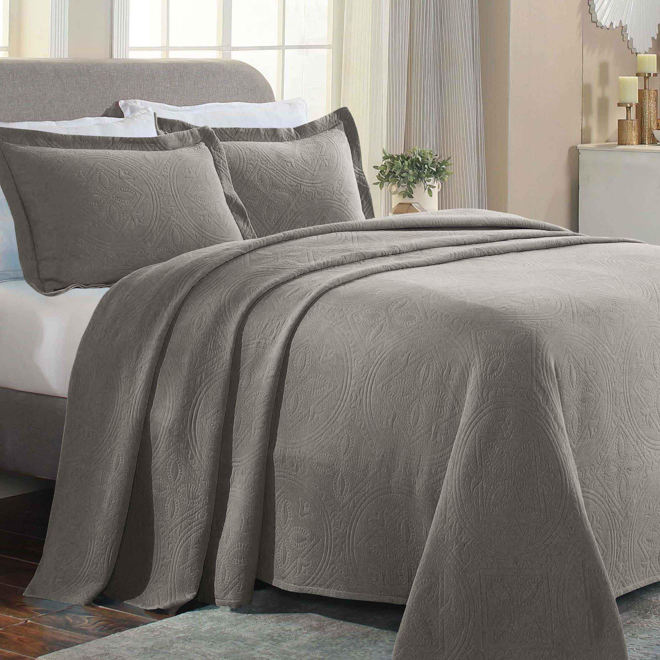 Celtic Circle Cotton Jacquard Matelasse Bedspread Set - Bedspread by Superior Brand