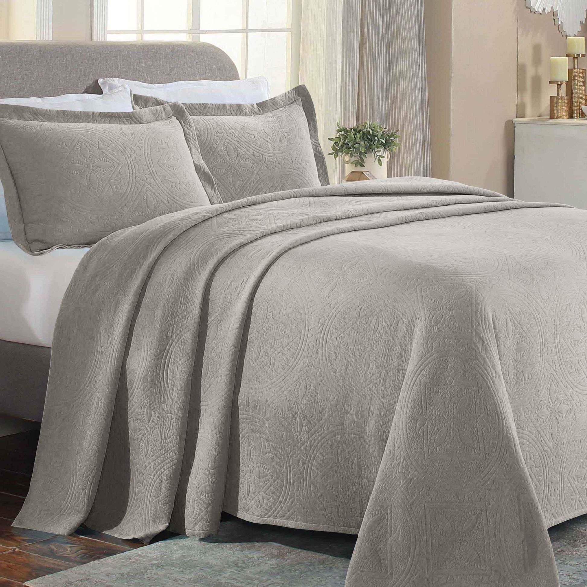 Celtic Circle Cotton Jacquard Matelasse Bedspread Set - Bedspread by Superior Brand