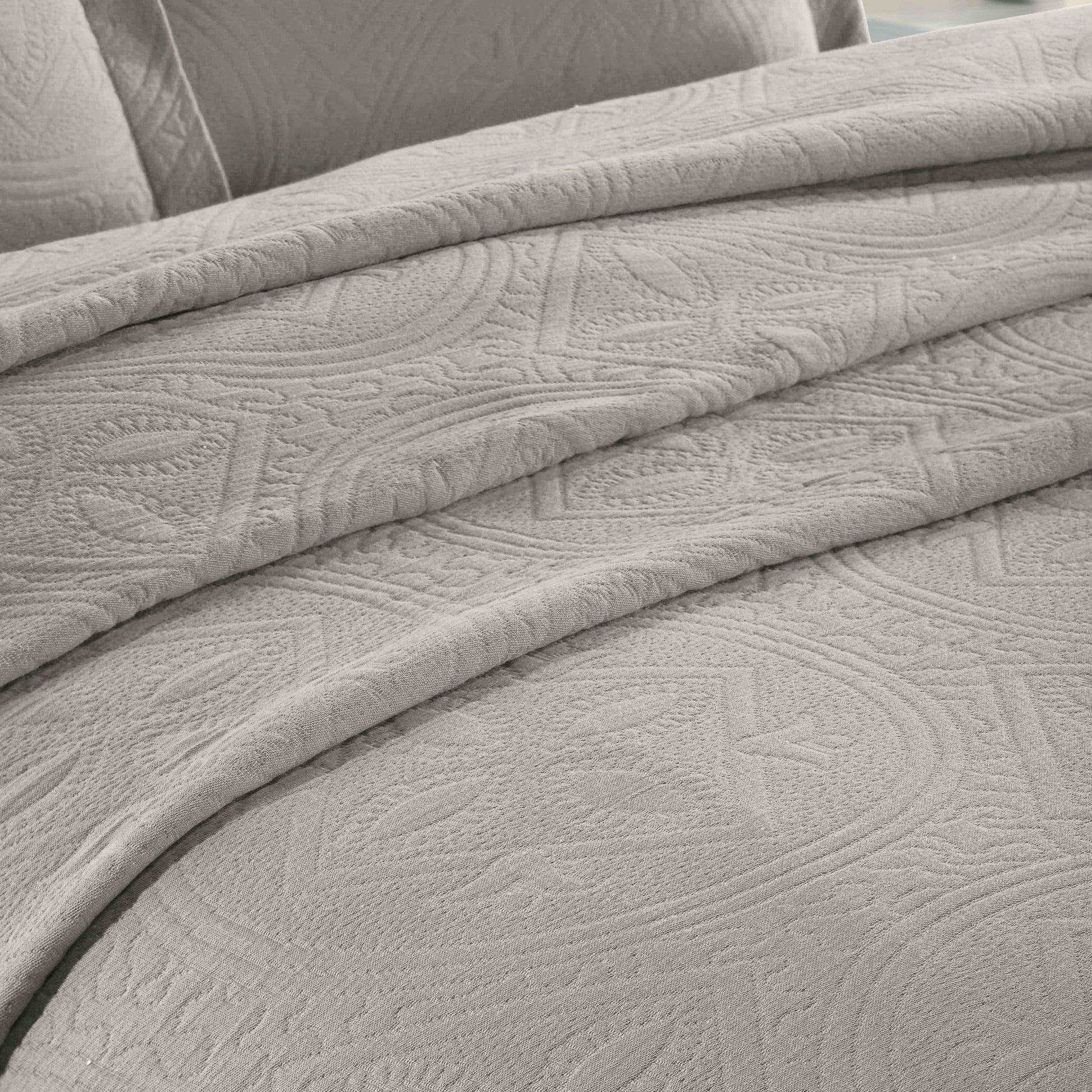 Celtic Circle Cotton Jacquard Matelasse Bedspread Set - Bedspread by Superior Brand