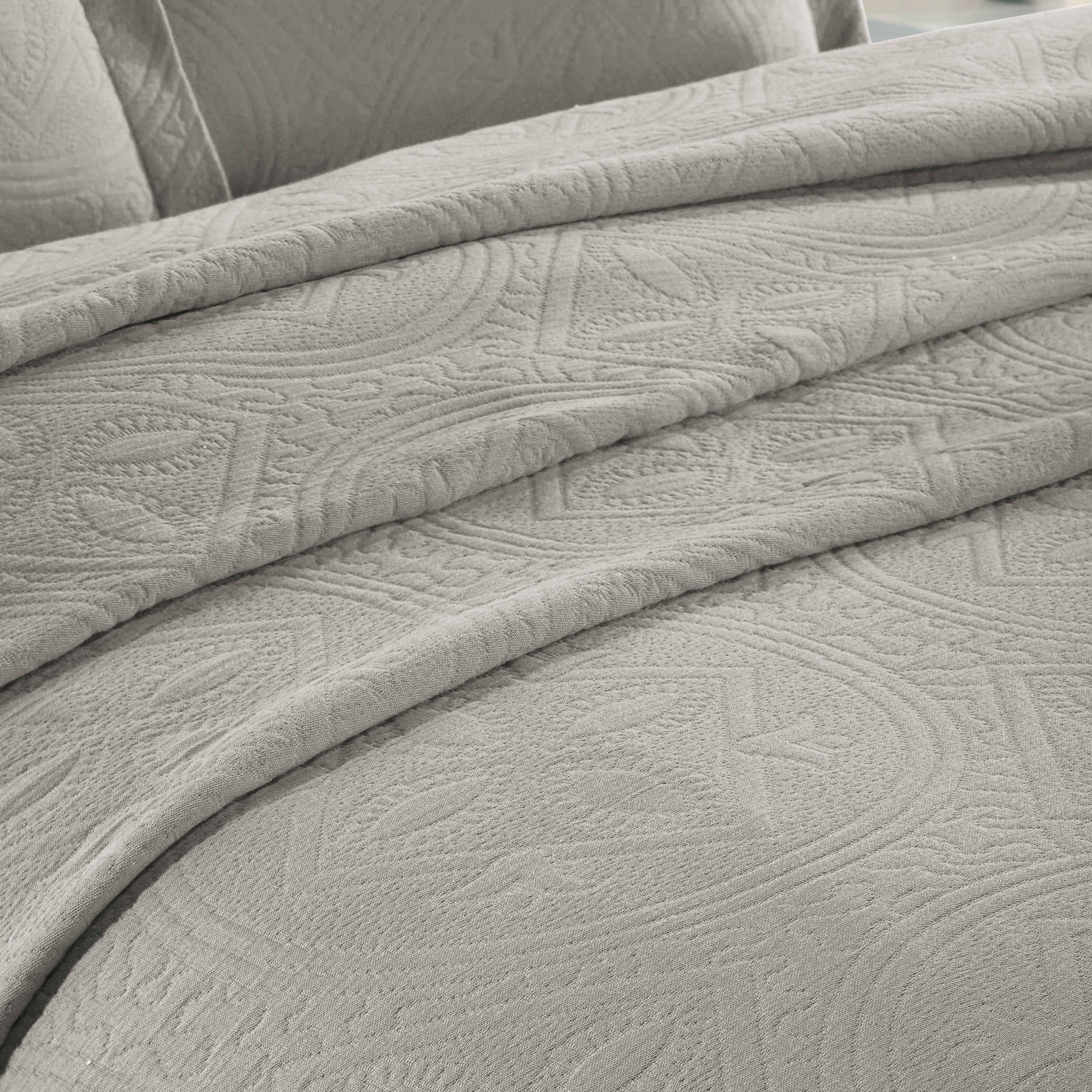 Celtic Circle Cotton Jacquard Matelasse Bedspread Set - Bedspread by Superior Brand