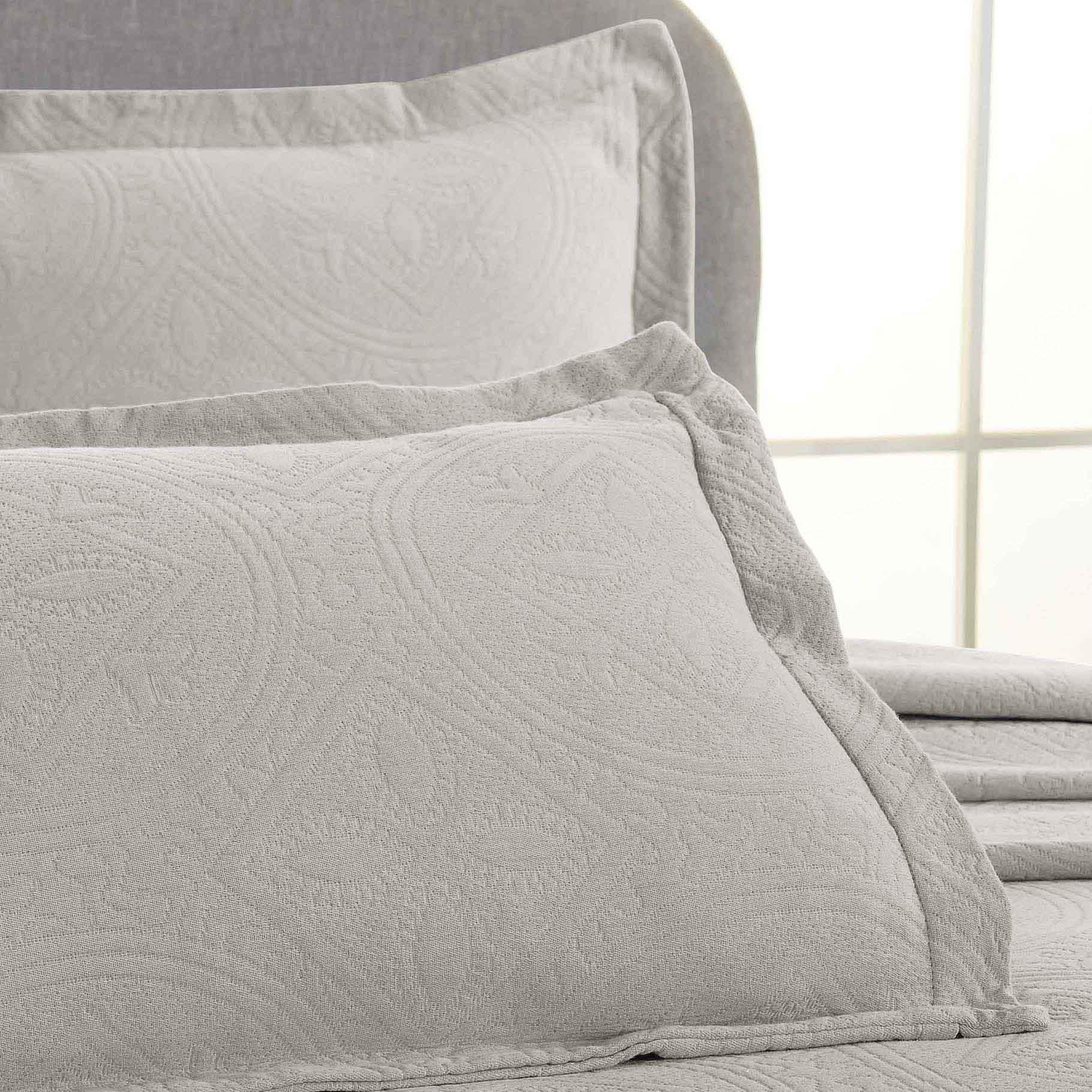 Celtic Circle Cotton Jacquard Matelasse Bedspread Set - Bedspread by Superior Brand