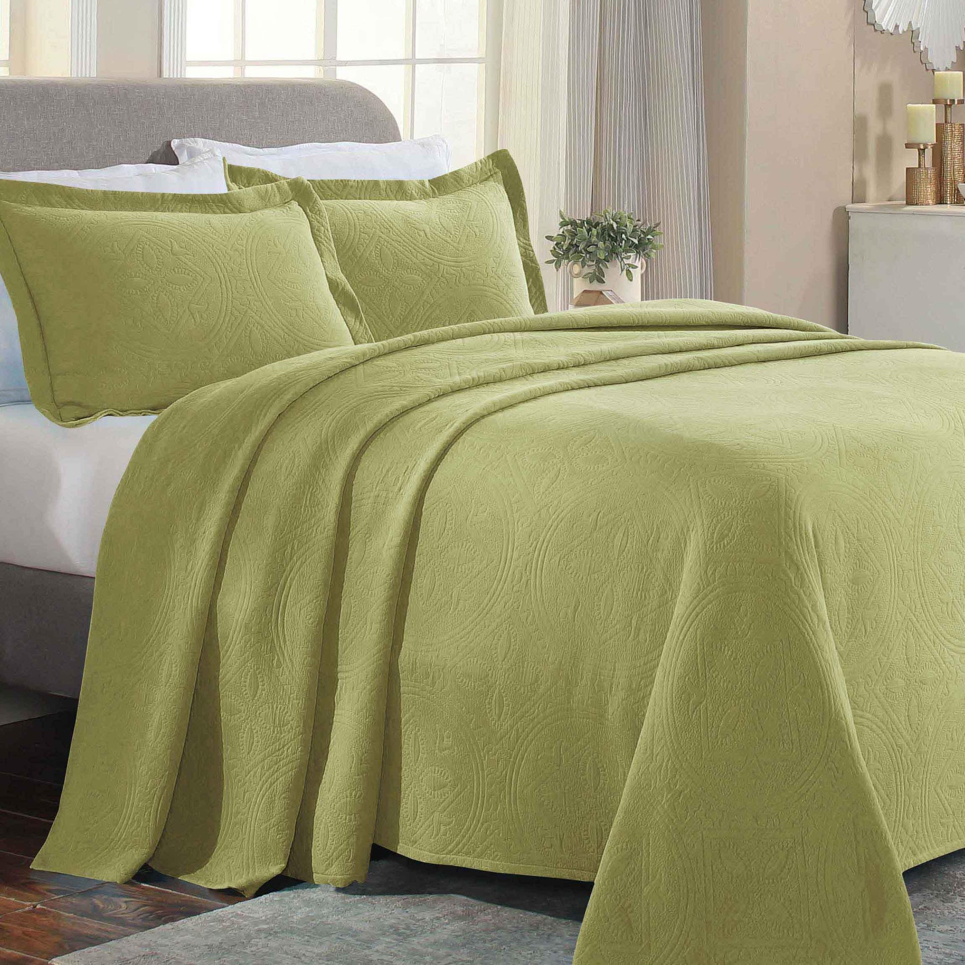 Celtic Circle Cotton Jacquard Matelasse Bedspread Set - Bedspread by Superior Brand