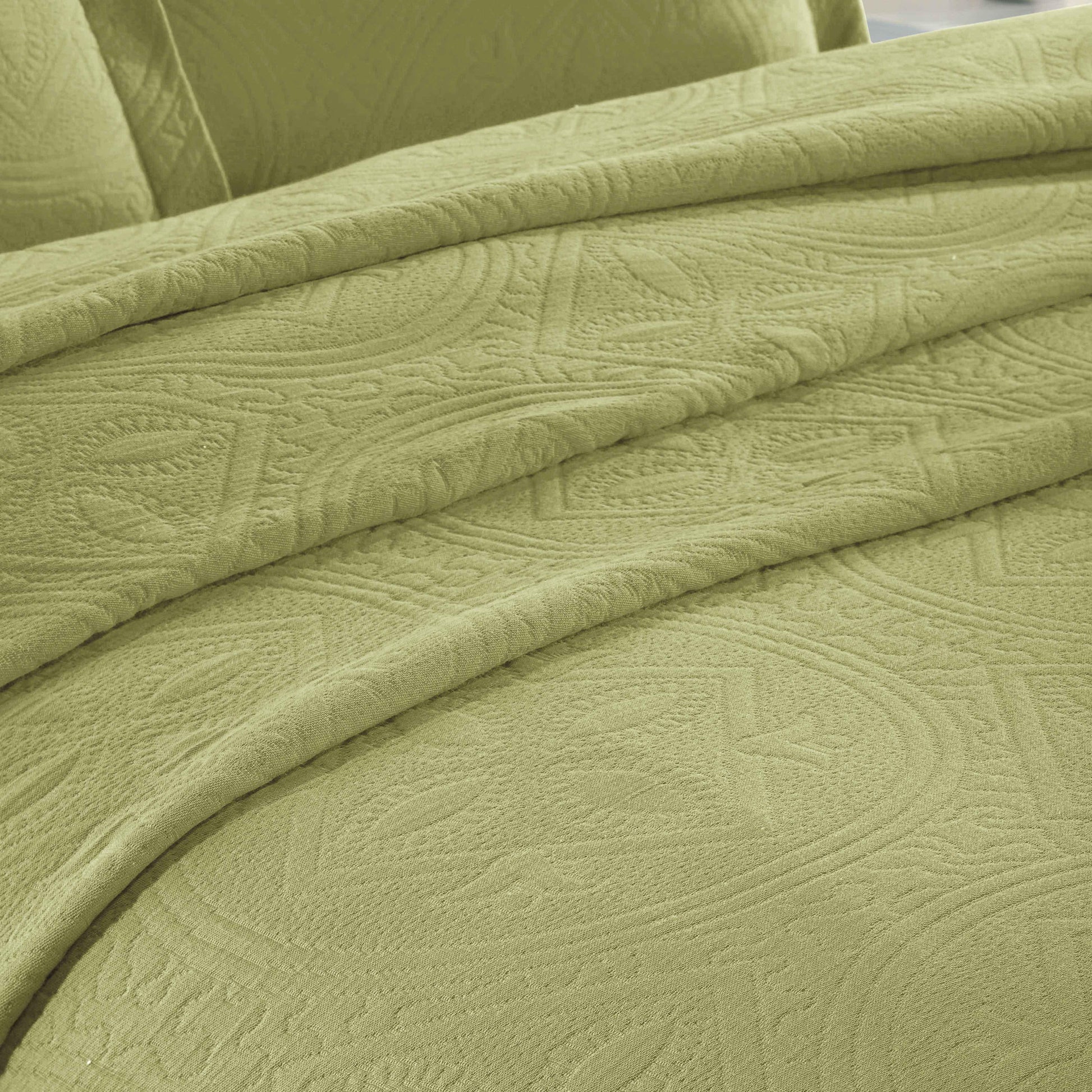 Celtic Circle Cotton Jacquard Matelasse Bedspread Set - Bedspread by Superior Brand