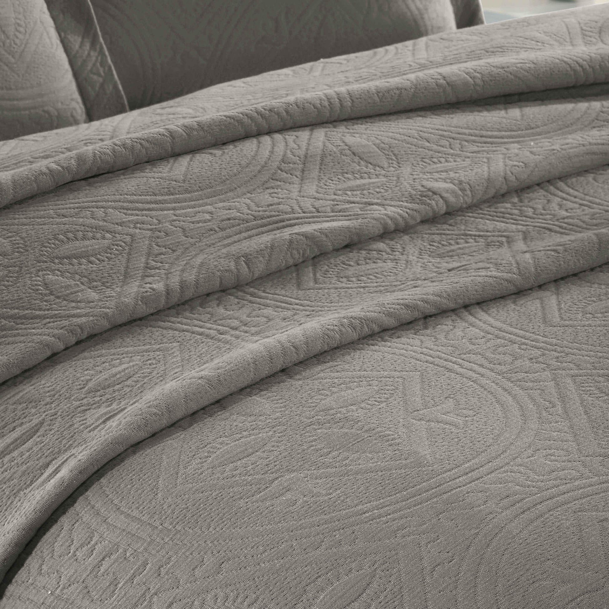 Celtic Circle Cotton Jacquard Matelasse Bedspread Set - Bedspread by Superior Brand