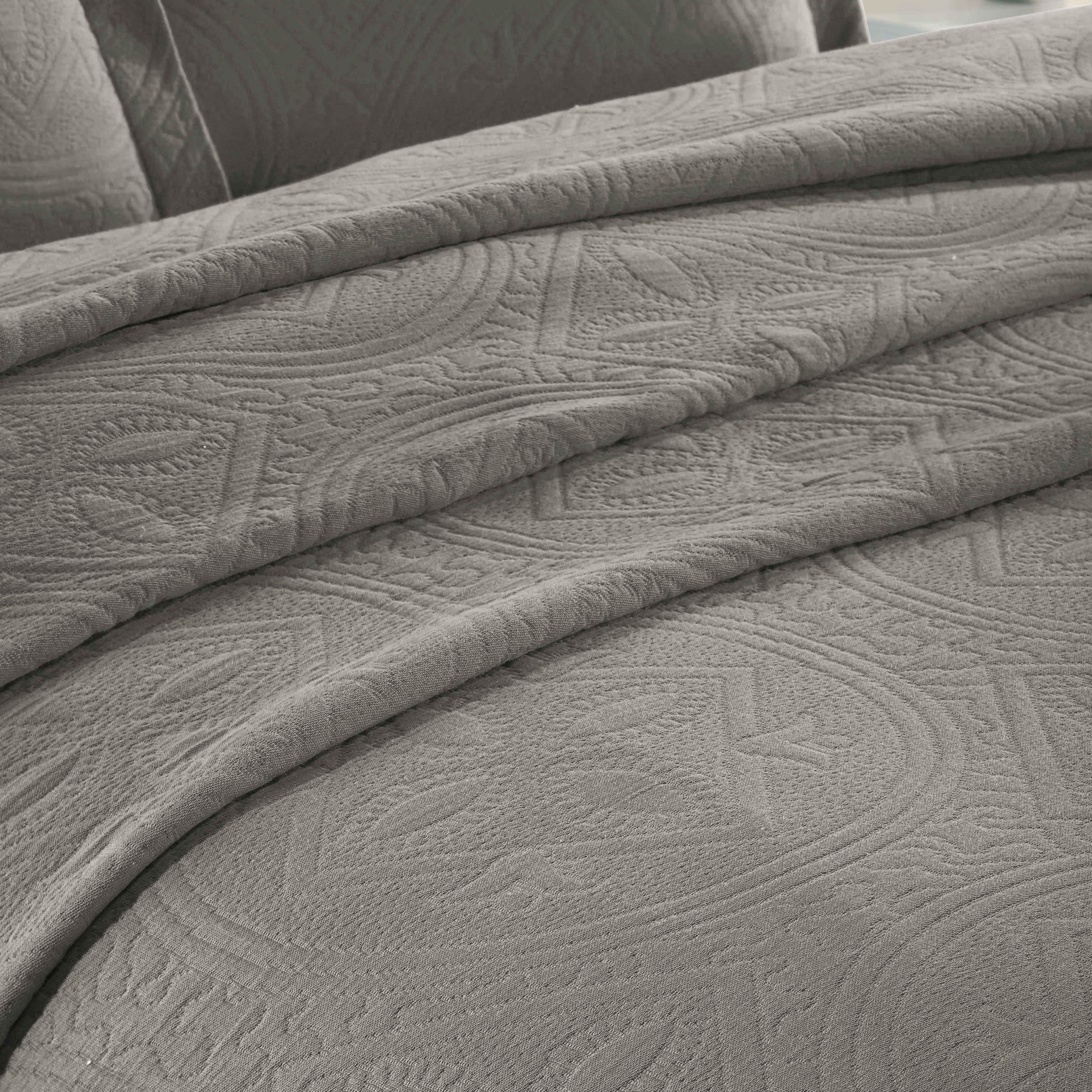 Celtic Circle Cotton Jacquard Matelasse Bedspread Set - Bedspread by Superior Brand