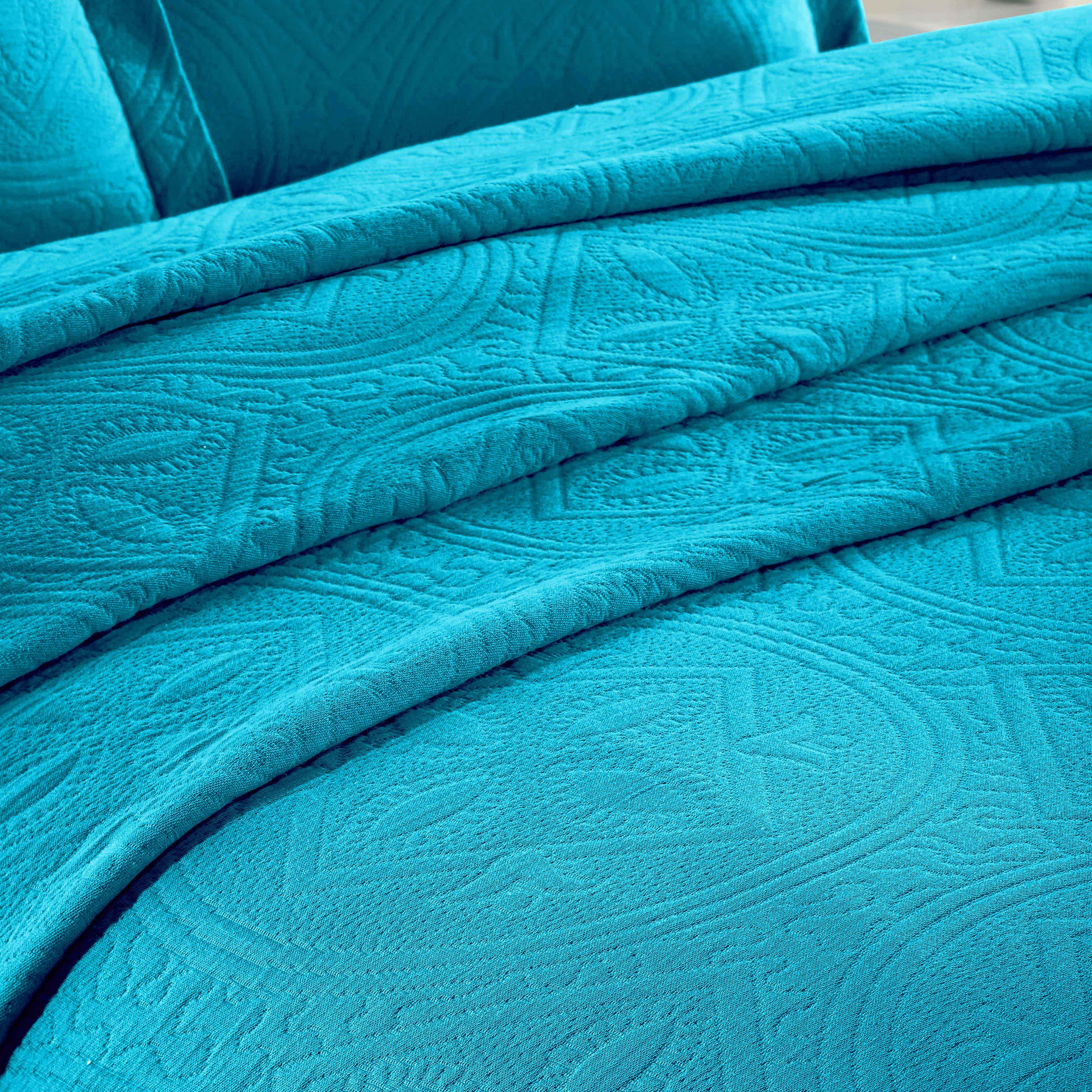 Celtic Circle Cotton Jacquard Matelasse Bedspread Set - Bedspread by Superior Brand