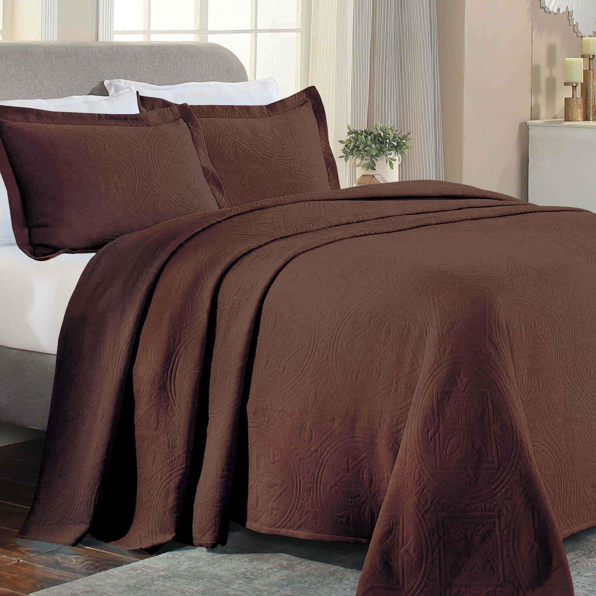 Celtic Circle Cotton Jacquard Matelasse Bedspread Set - Bedspread by Superior Brand