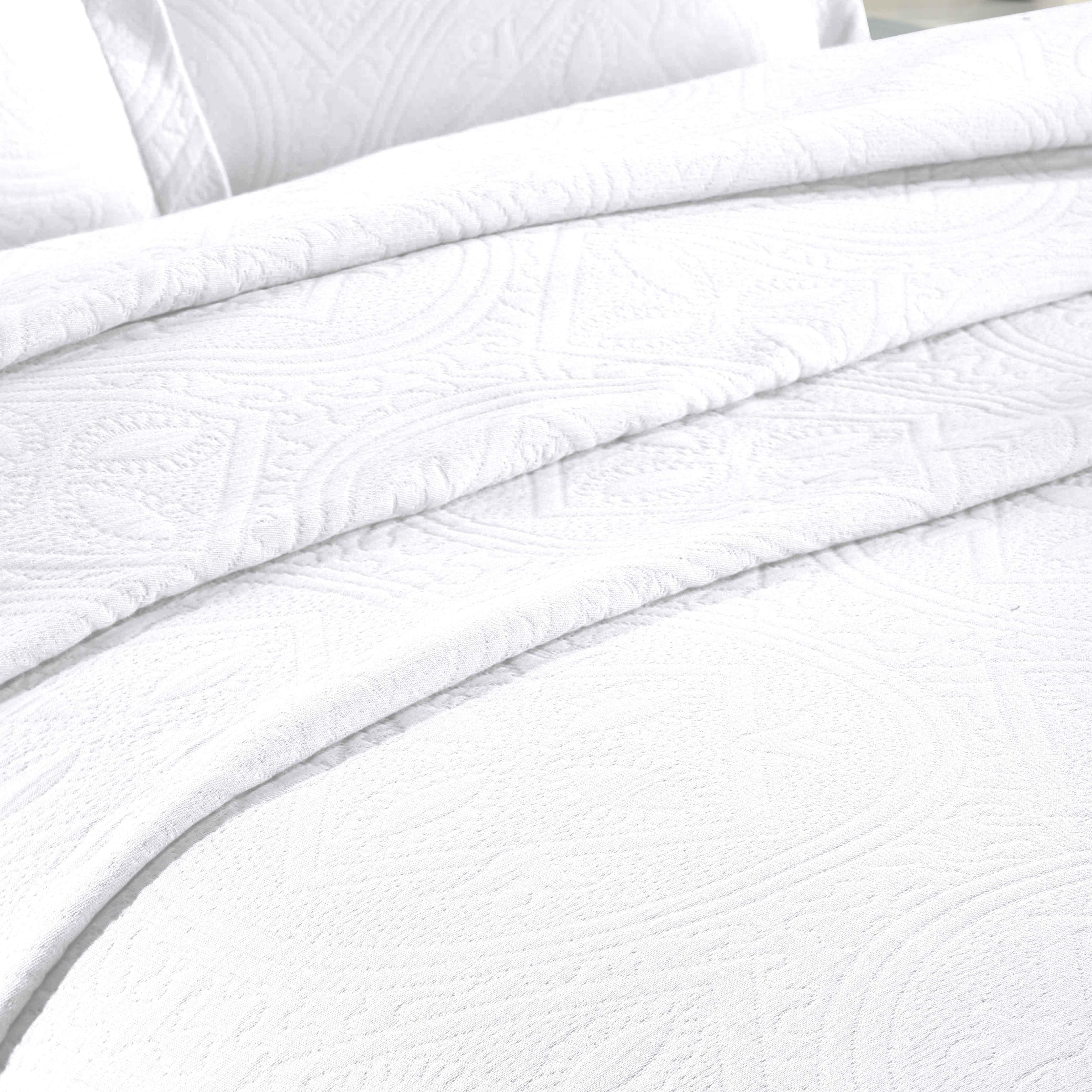 Celtic Circle Cotton Jacquard Matelasse Bedspread Set - Bedspread by Superior Brand