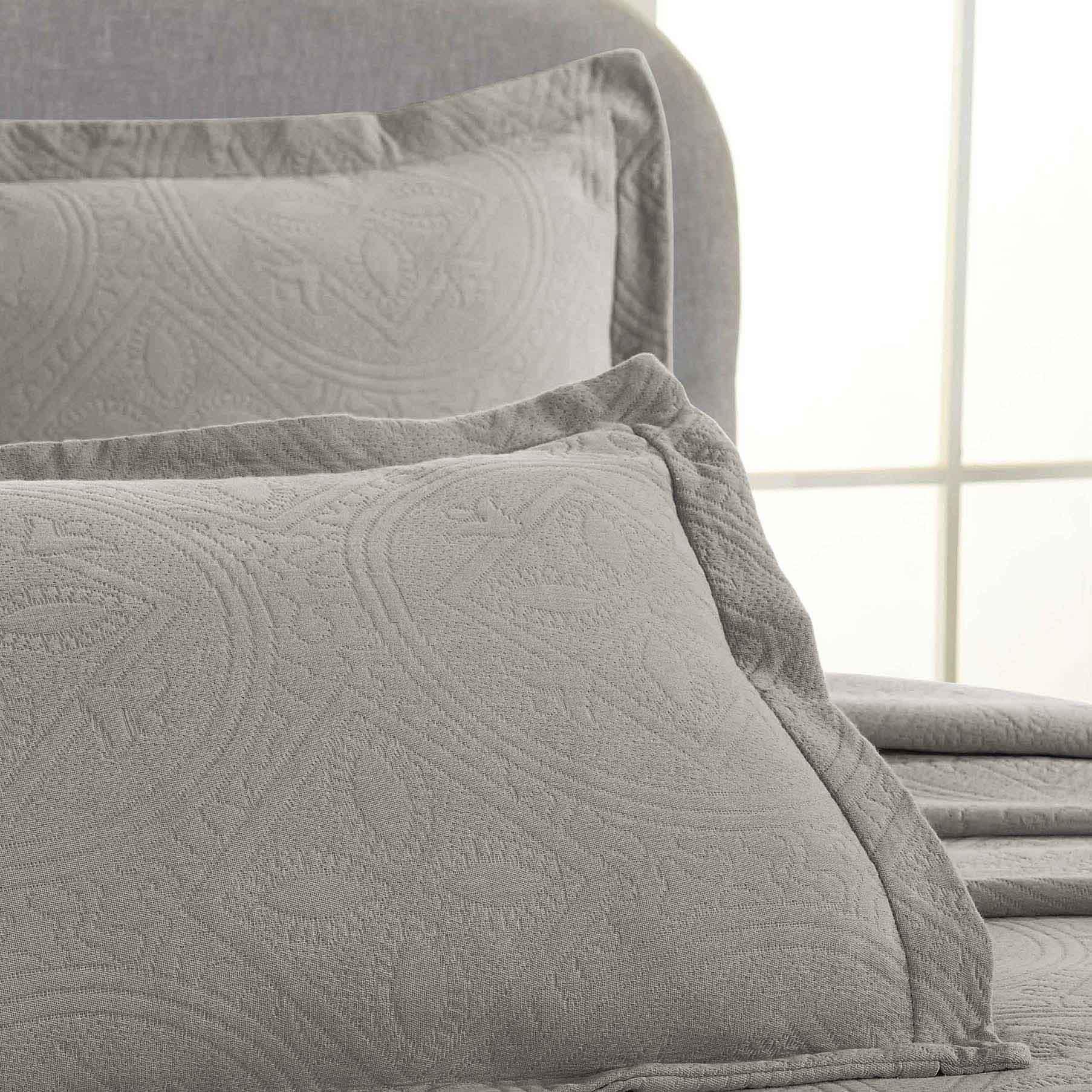 Celtic Circle Cotton Jacquard Matelasse Bedspread Set - Bedspread by Superior Brand