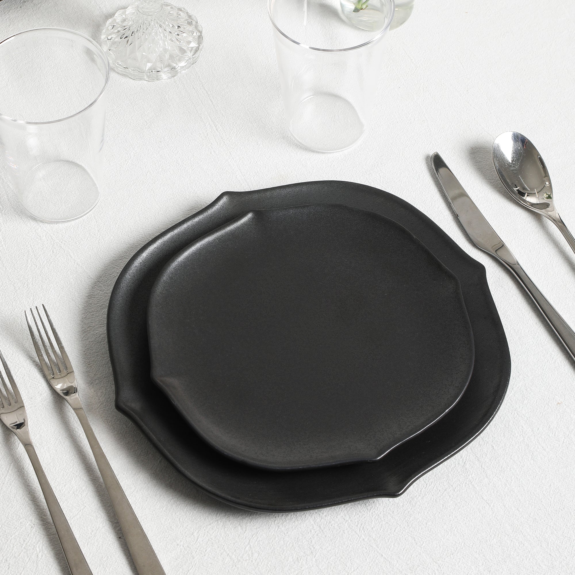 Baskerville Stoneware, Borosilicate Glass Dinnerware Set - Black