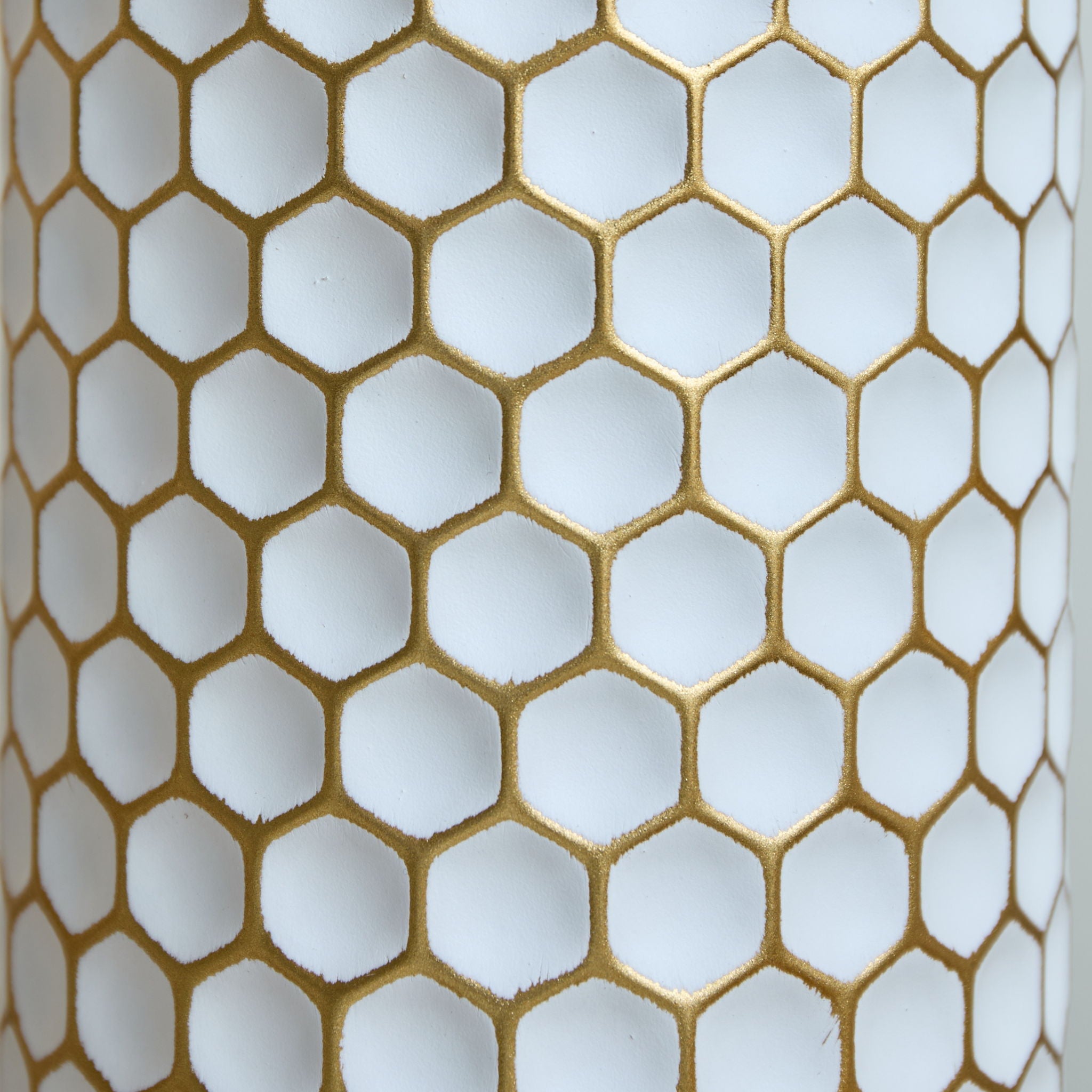 Modern Droplet Shaped Floor Vase Set Honeycomb Design, 3 Piece Metal Decorative Vases For Home Interior Display - Gold / White