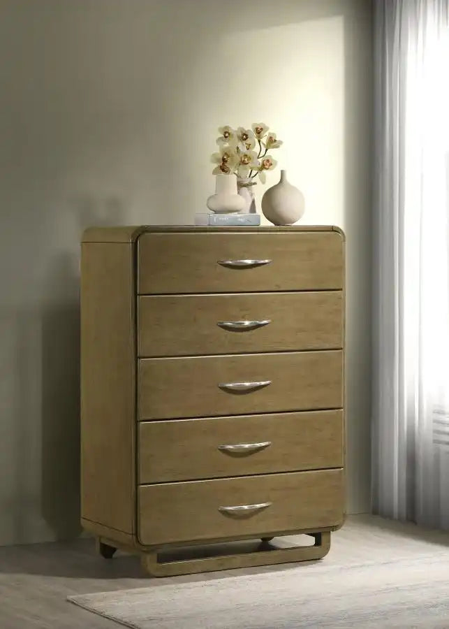 Amsbury - 5-Drawer Chest Of Drawers - Nutmeg - Best Buy Furniture
