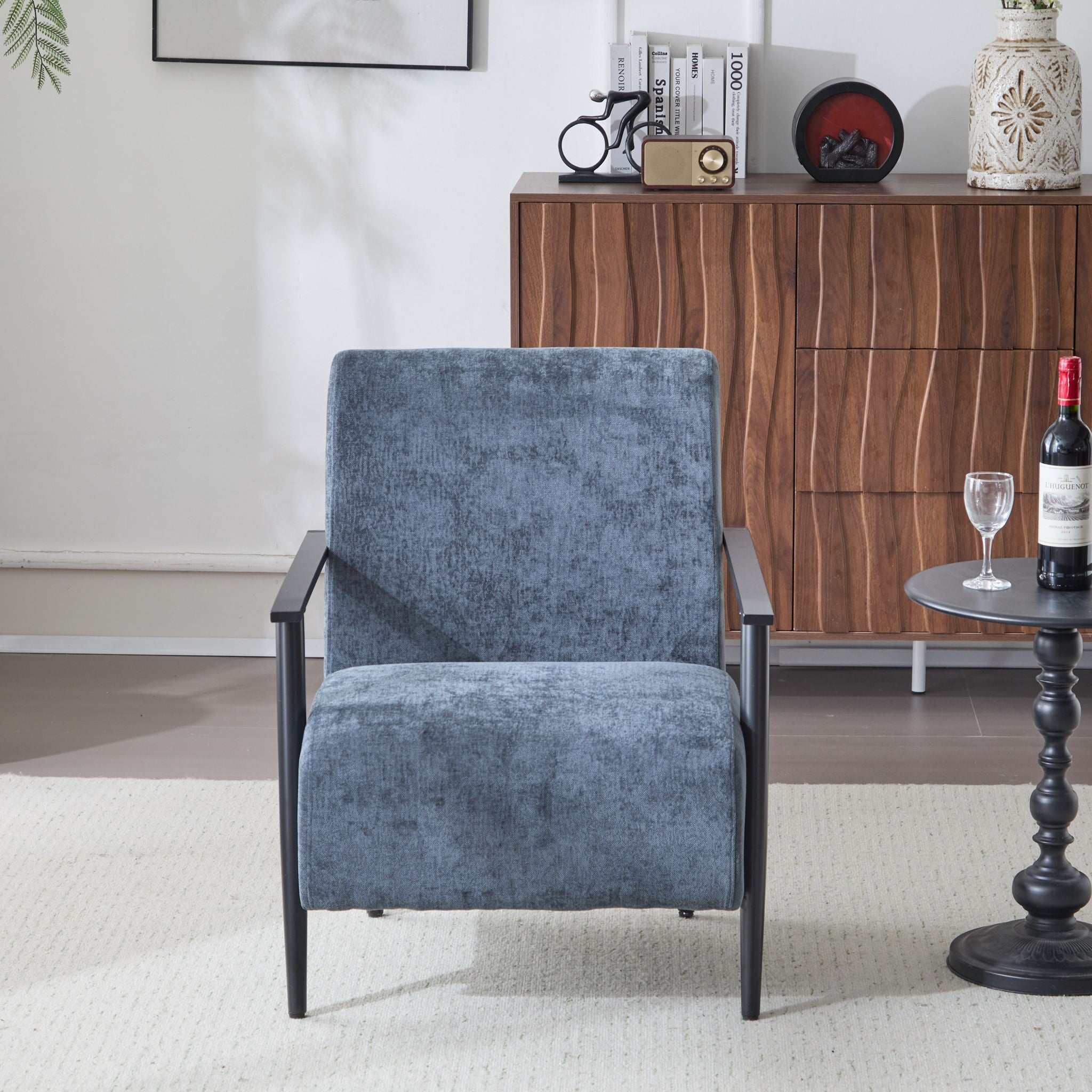 Modern Lounge Chair With Polyester Upholstery