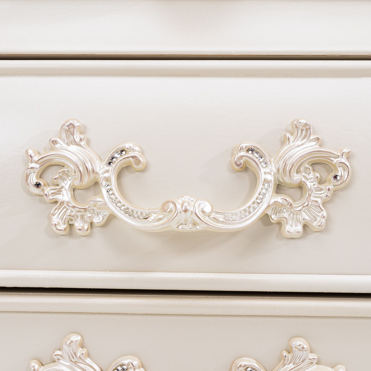 Lavelle - Nightstand - Classic Pearl