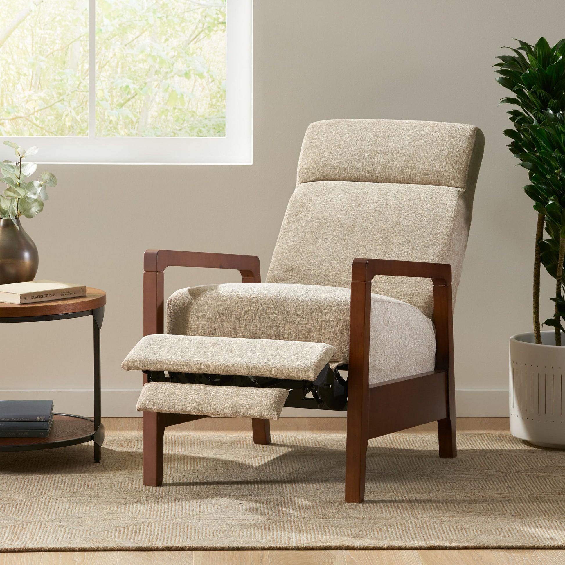 Contemporary Wide Hand Manual Club Recliner - Best Buy Furniture