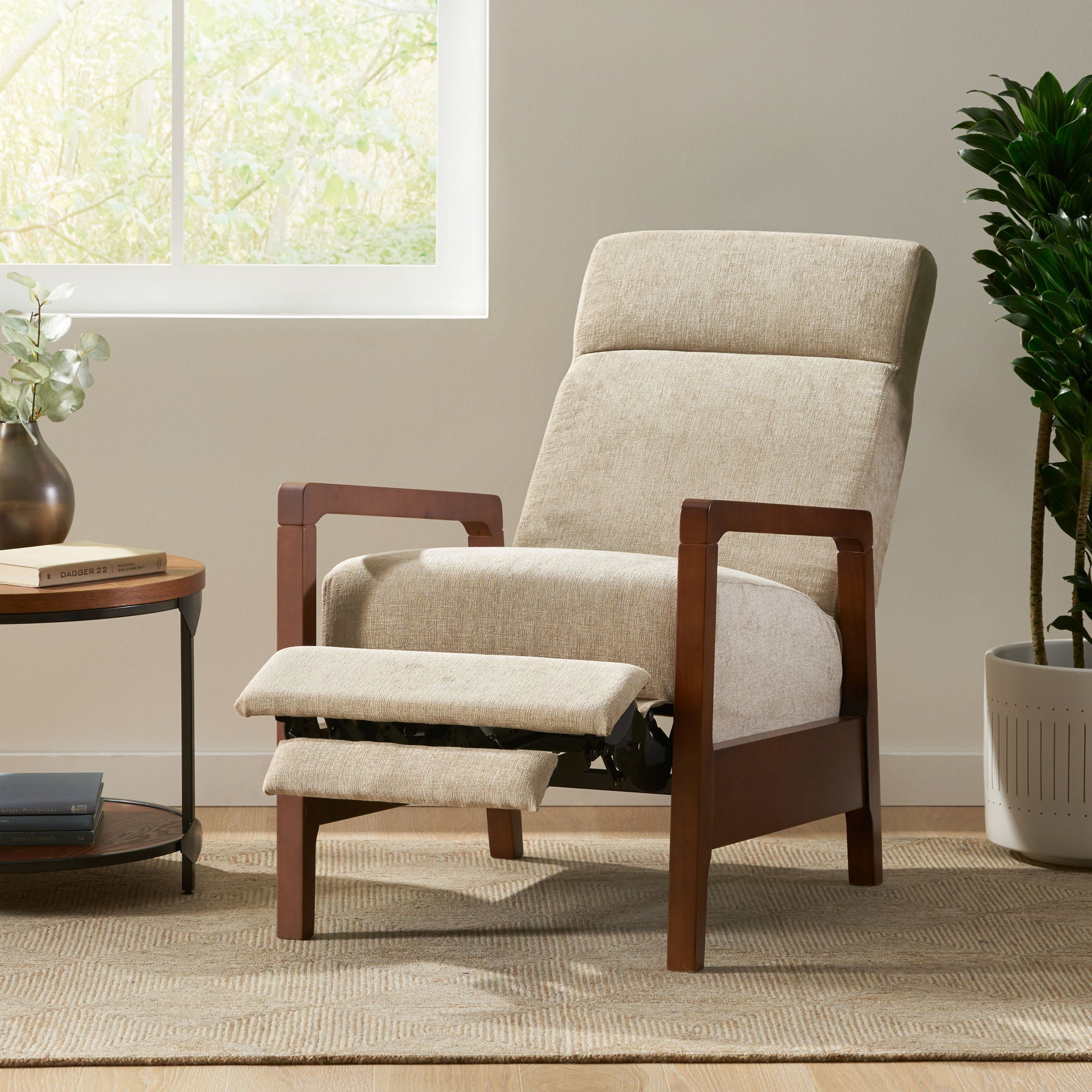 Contemporary Wide Hand Manual Club Recliner - Best Buy Furniture