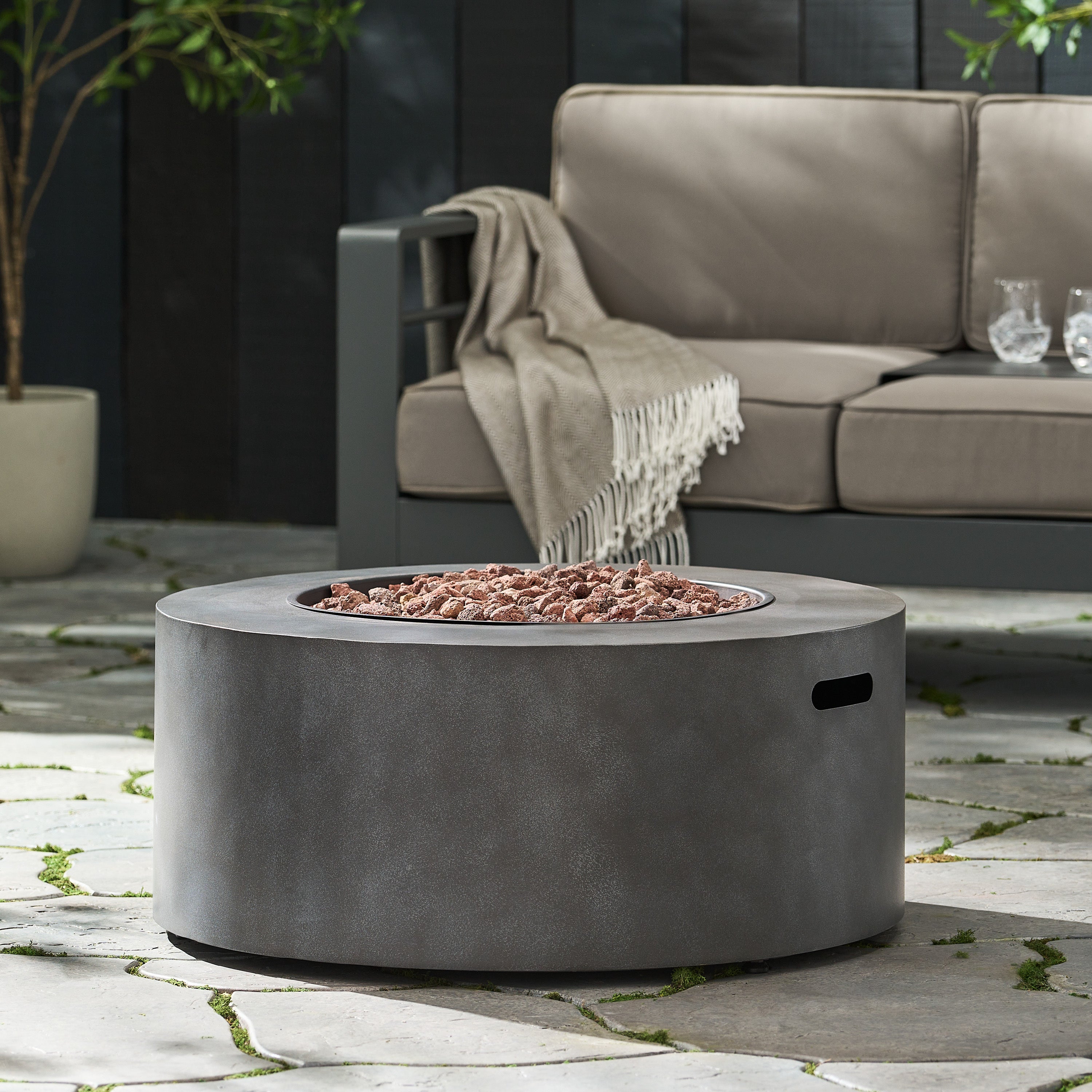 Wellington Round Iron Fire Pit with 40,000 BTU Output in Stone Gray