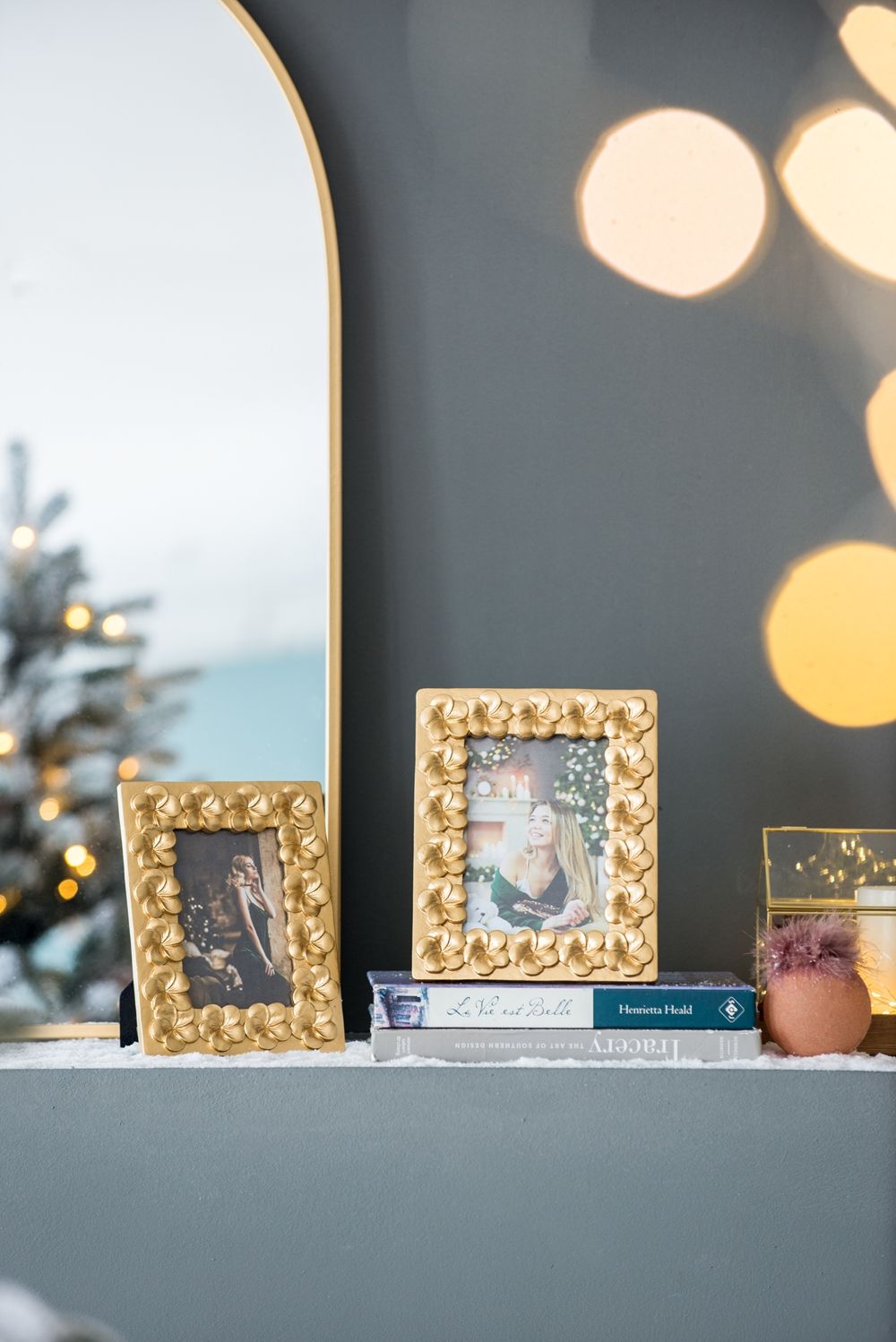 Vintage Photo Frame & Flower Design