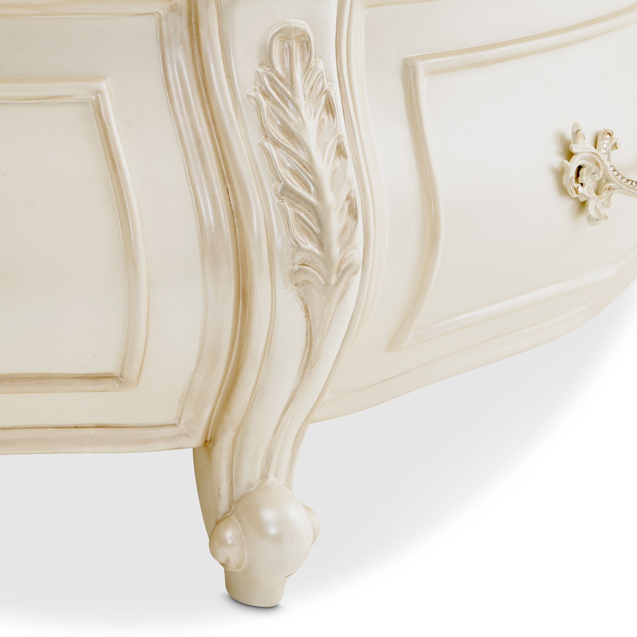 Lavelle - Round Cocktail Table - Classic Pearl