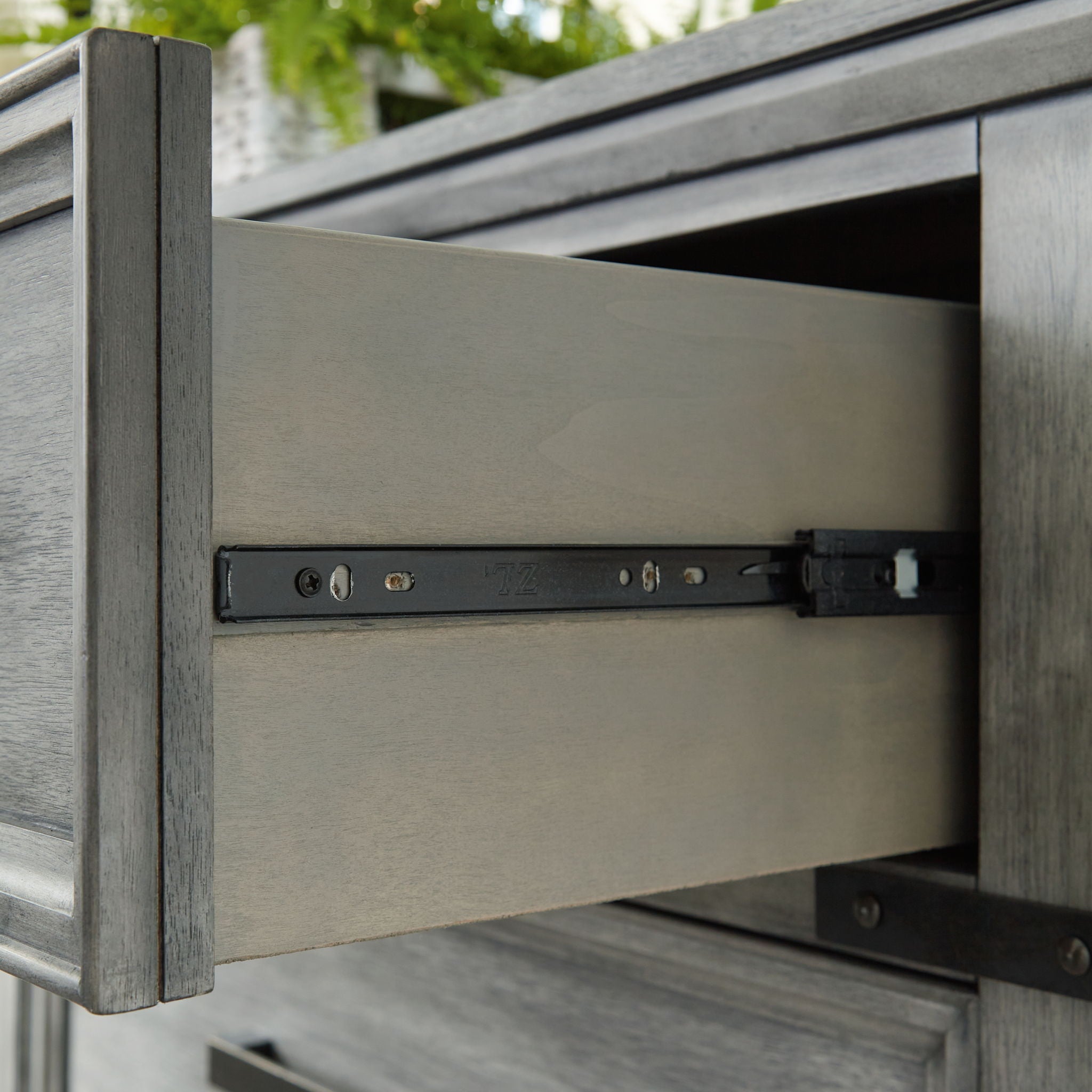 Russelyn - Dresser, Mirror - Gray