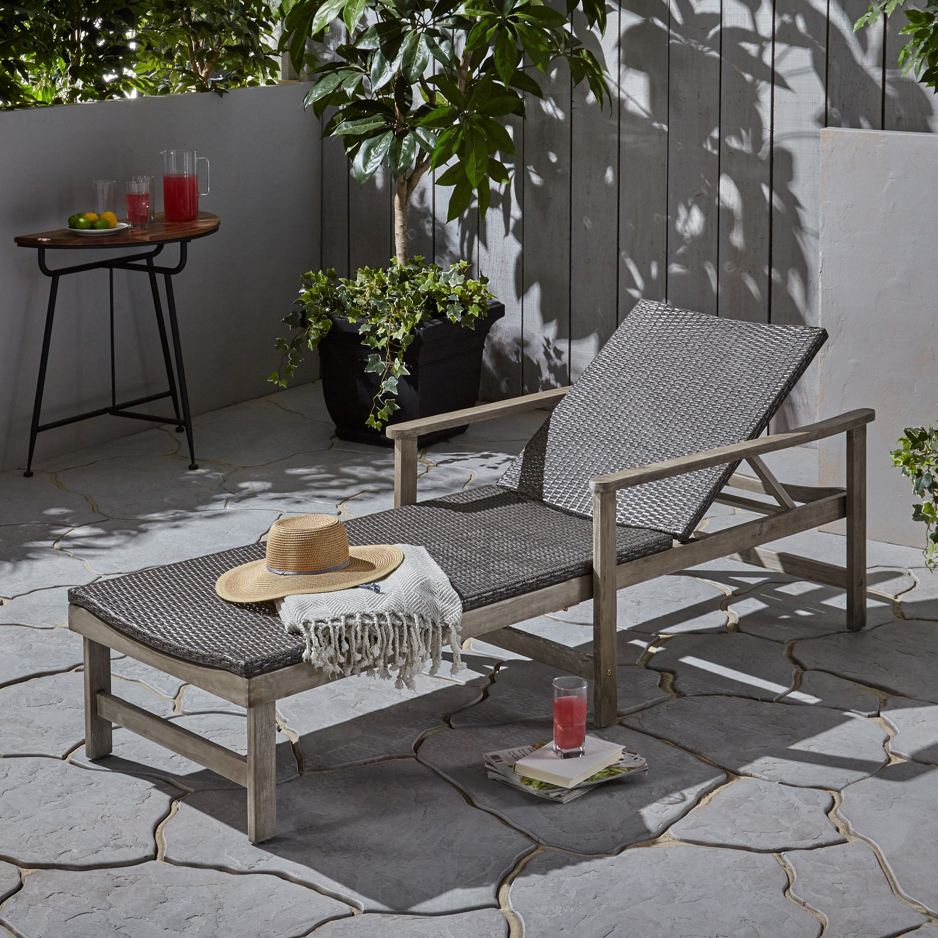 The Solgräns™ Adjustable Acacia Chaise Lounge