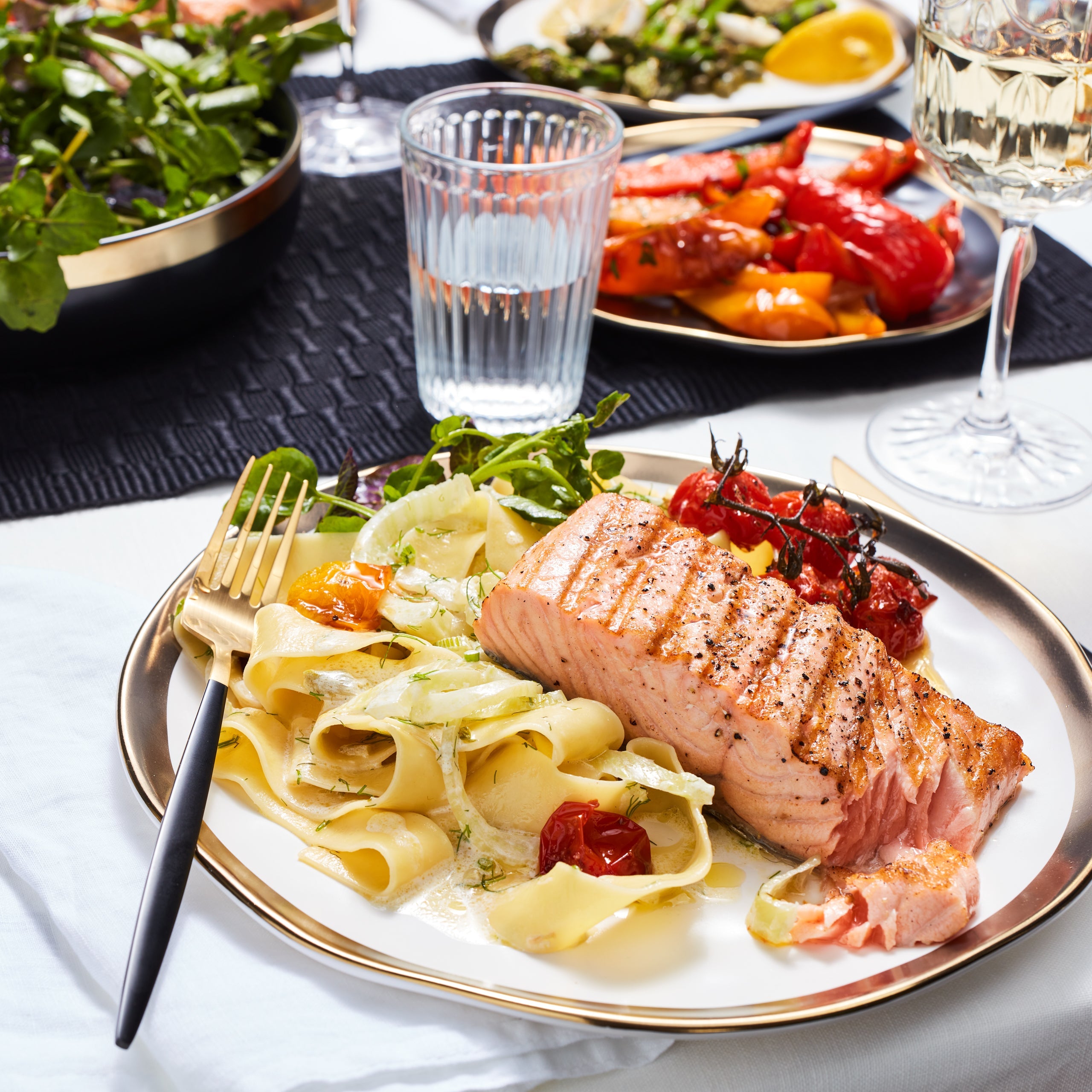 Florian Porcelain Dinnerware Set - Black