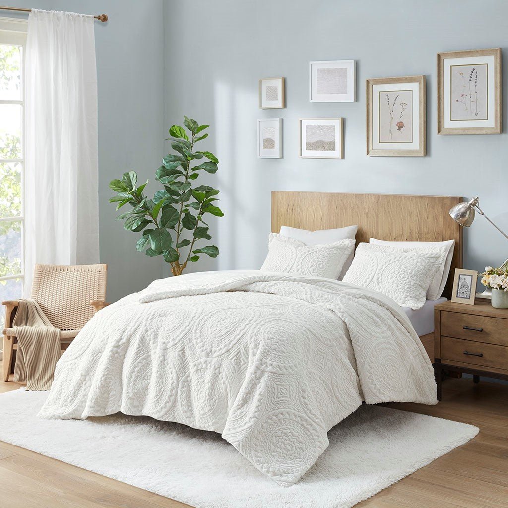 Embroidered-medallion-faux-fur-ultra-plush-comforter-mini-set-Quilts-&-Comforters