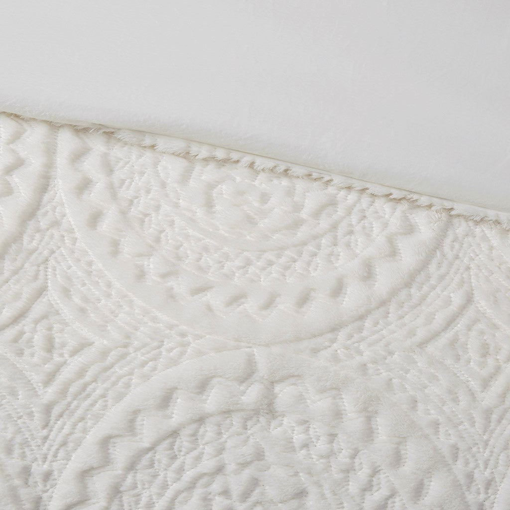 Embroidered medallion faux fur ultra plush comforter mini set - Tuesday Morning - Quilts & Comforters