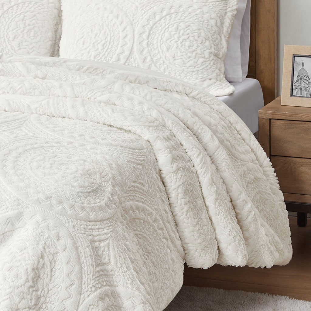 Embroidered medallion faux fur ultra plush comforter mini set - Tuesday Morning - Quilts & Comforters